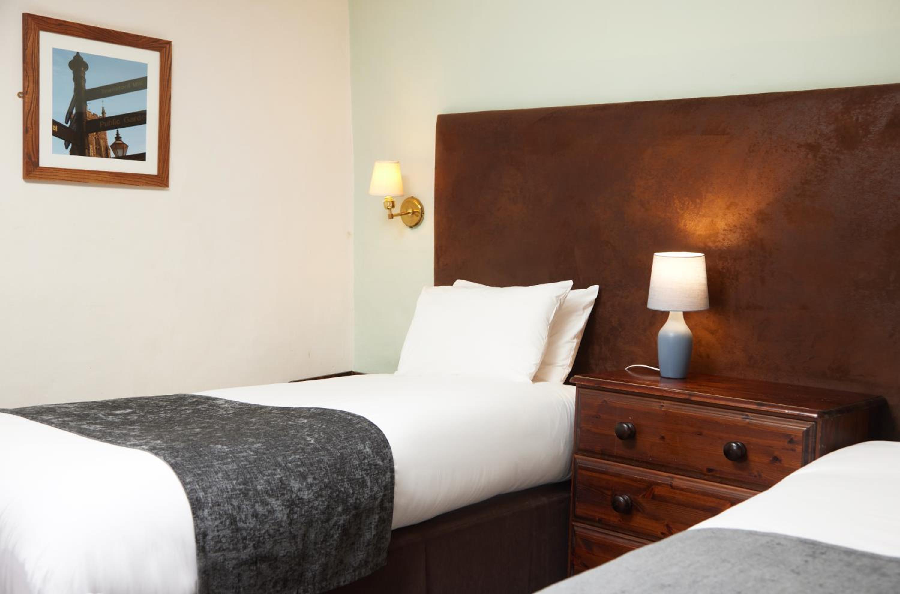 Twin Room - Photo 2