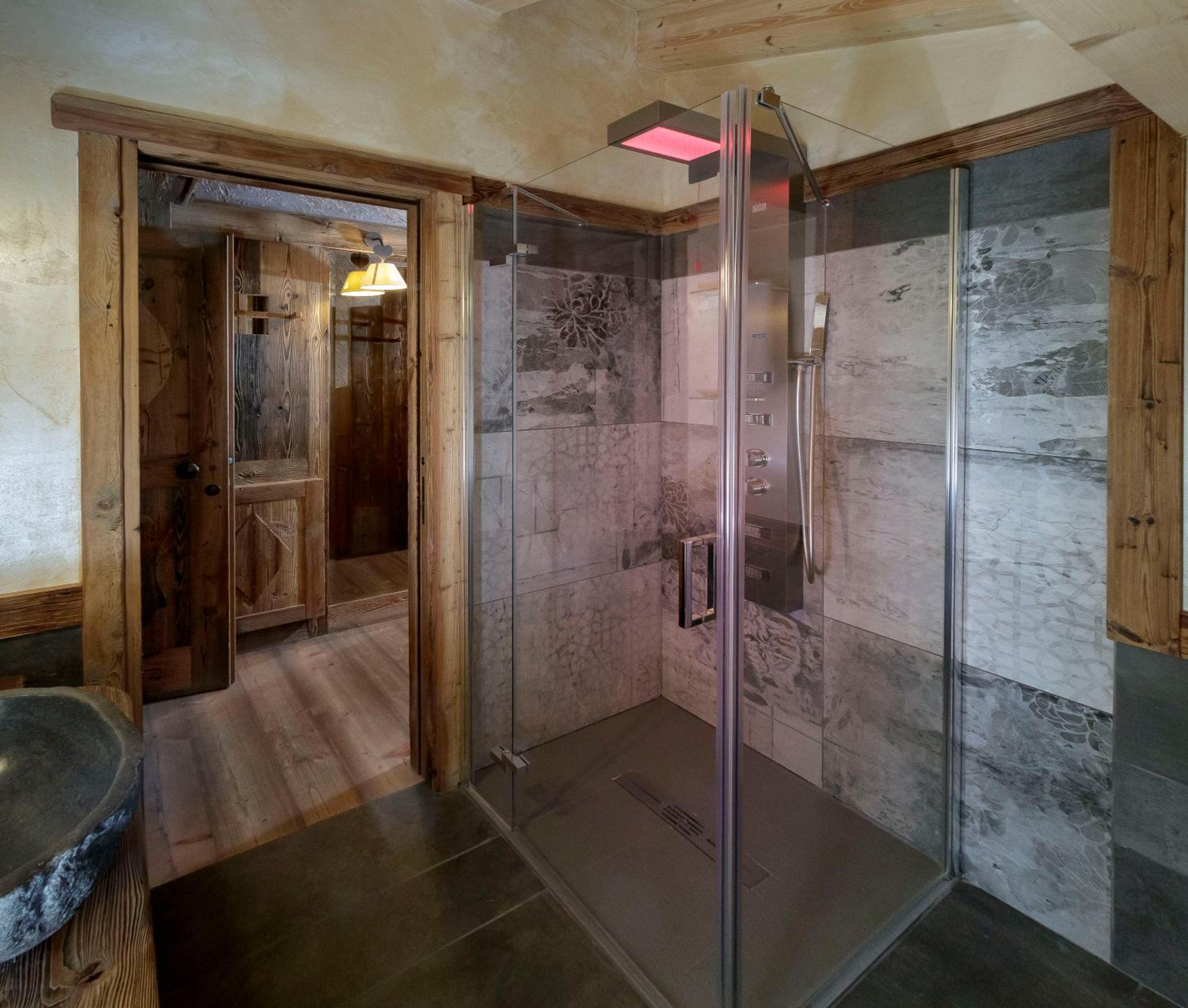 Suite with Spa Access - Photo 8