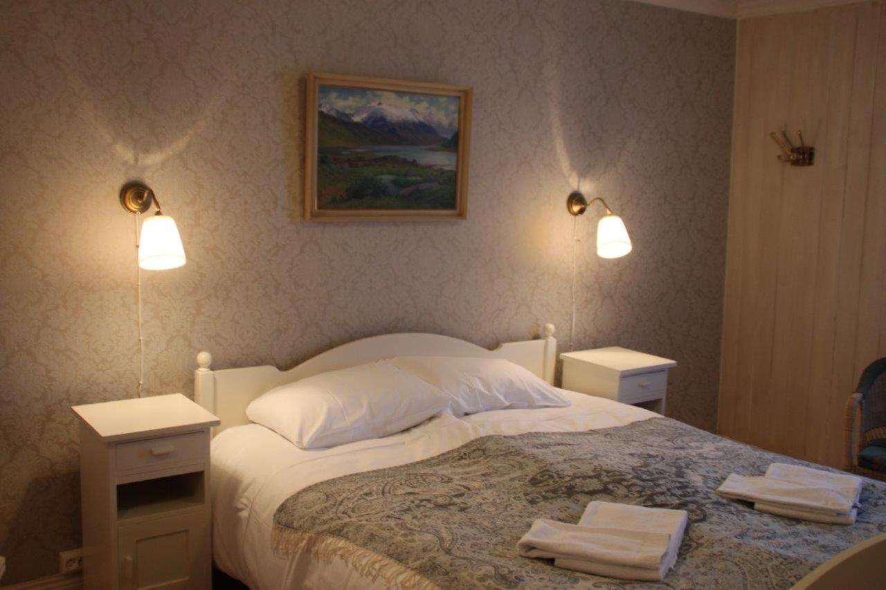 Double Room with Shared Bathroom photo 2