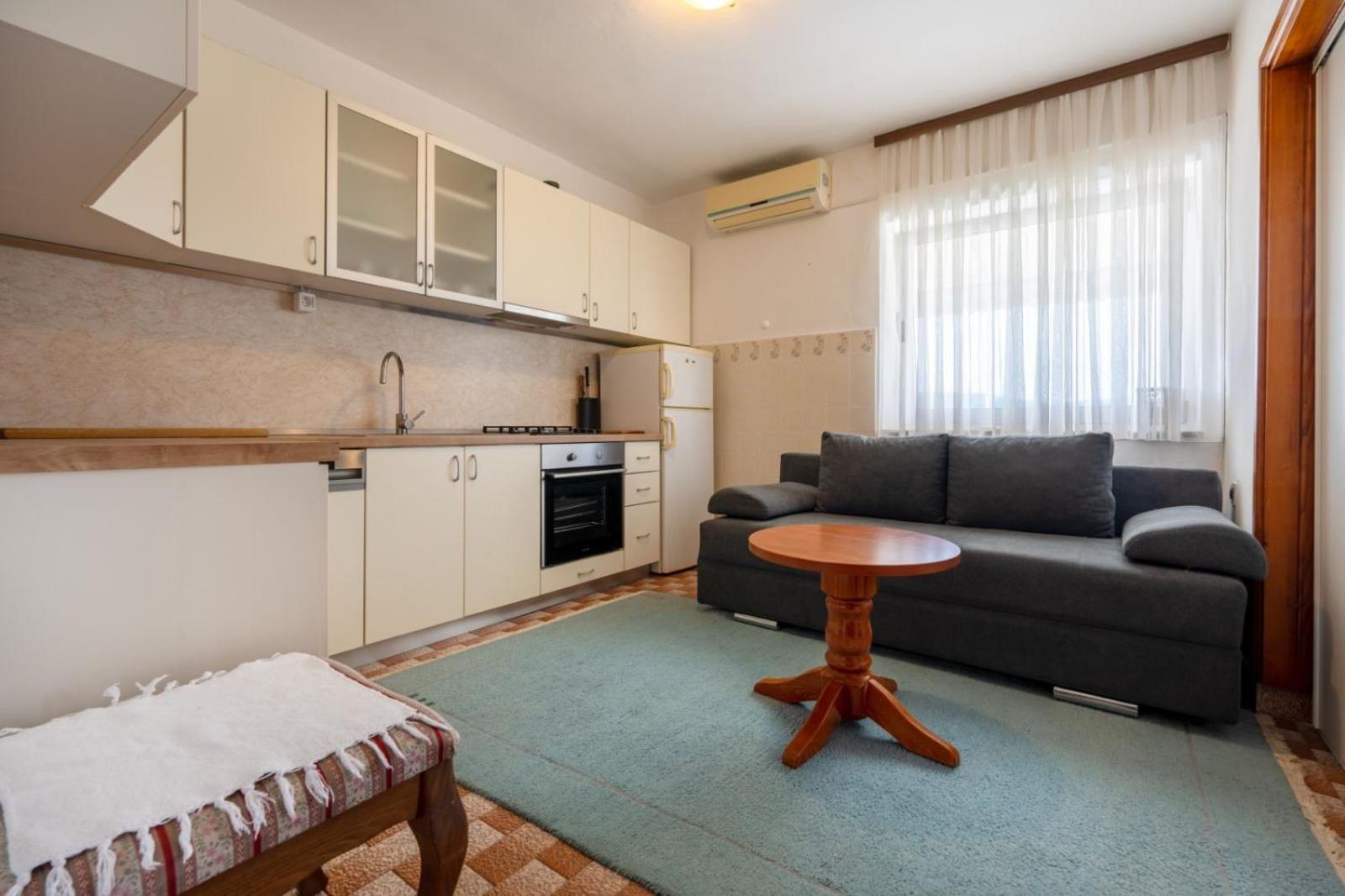 One-Bedroom Apartment photo 2