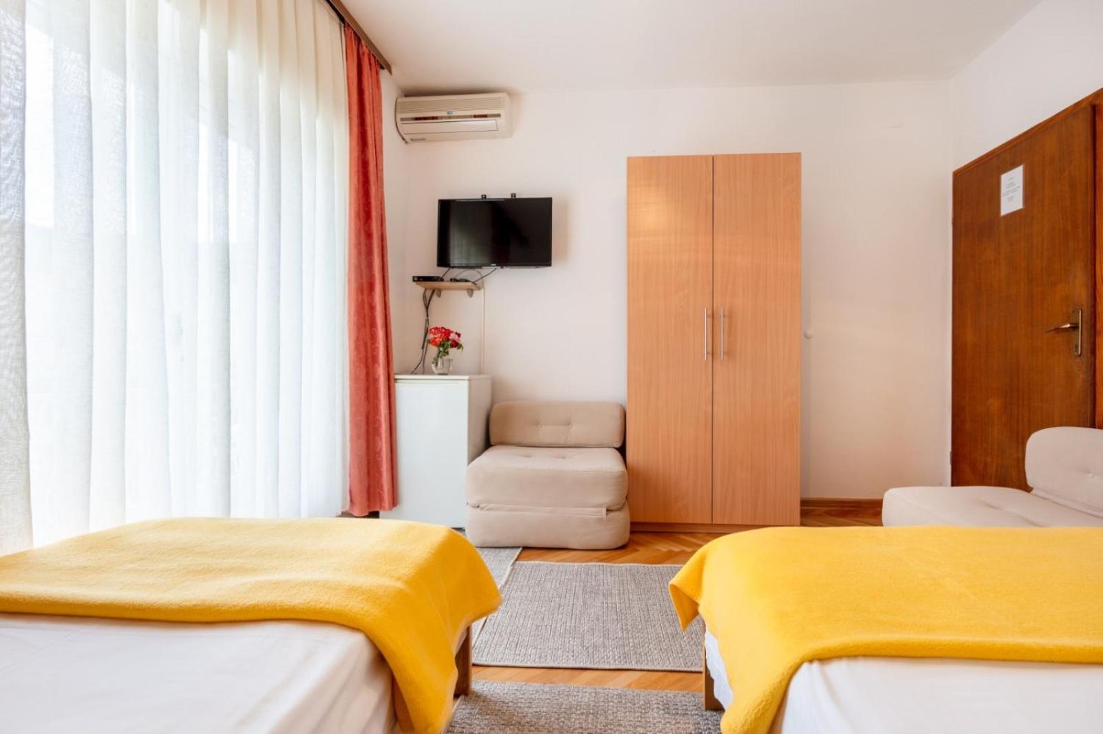 Triple Room With Private External Bathroom photo 2