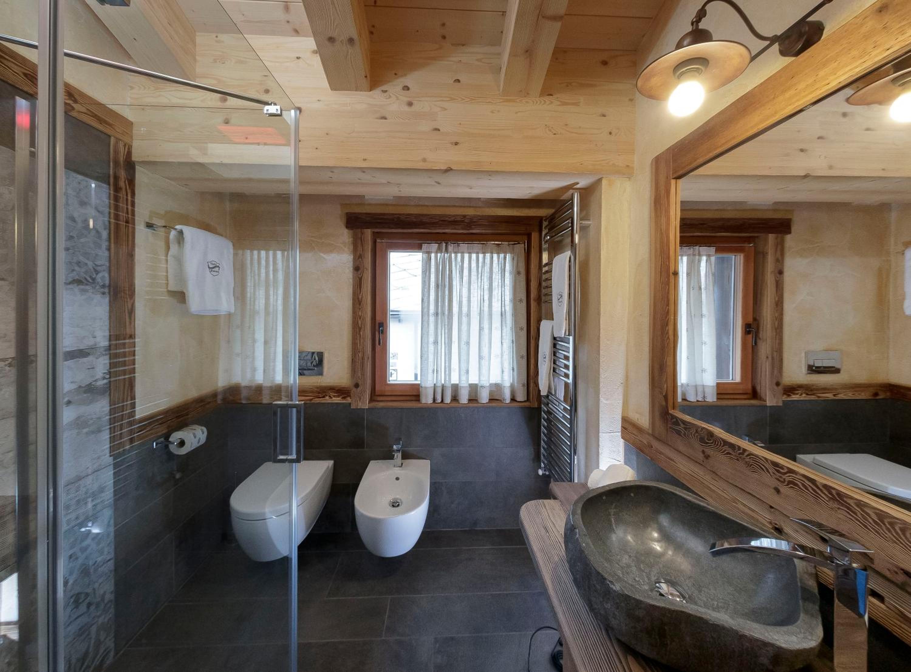 Suite with Spa Access - Photo 9
