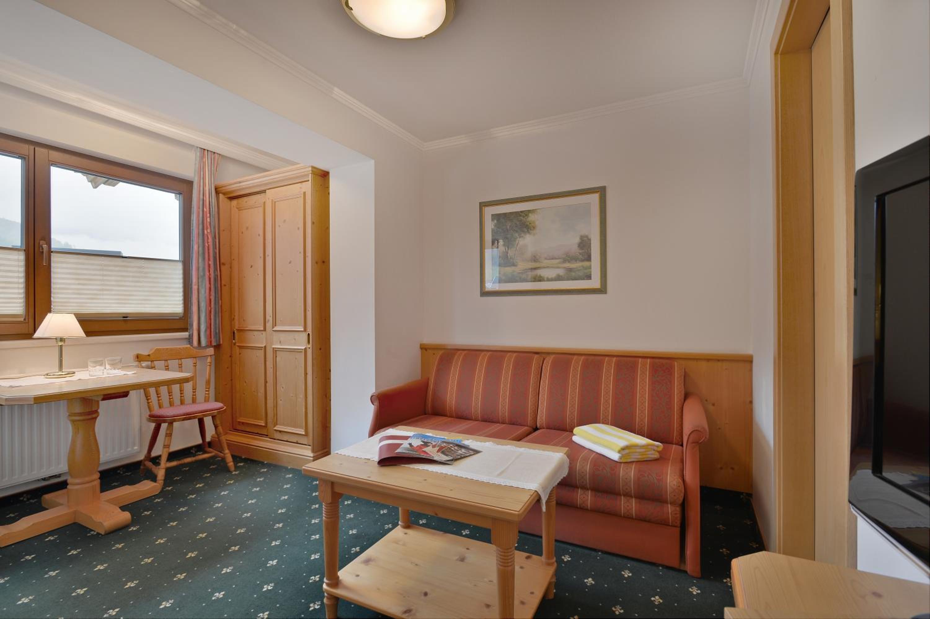 Double or Twin Room with Balcony photo 3