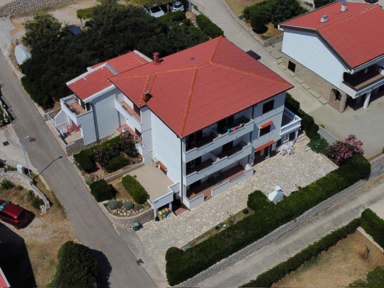 Four-Bedroom Apartment with Sea View - Photo 15