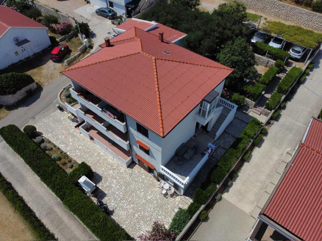 Four-Bedroom Apartment with Sea View - Photo 19