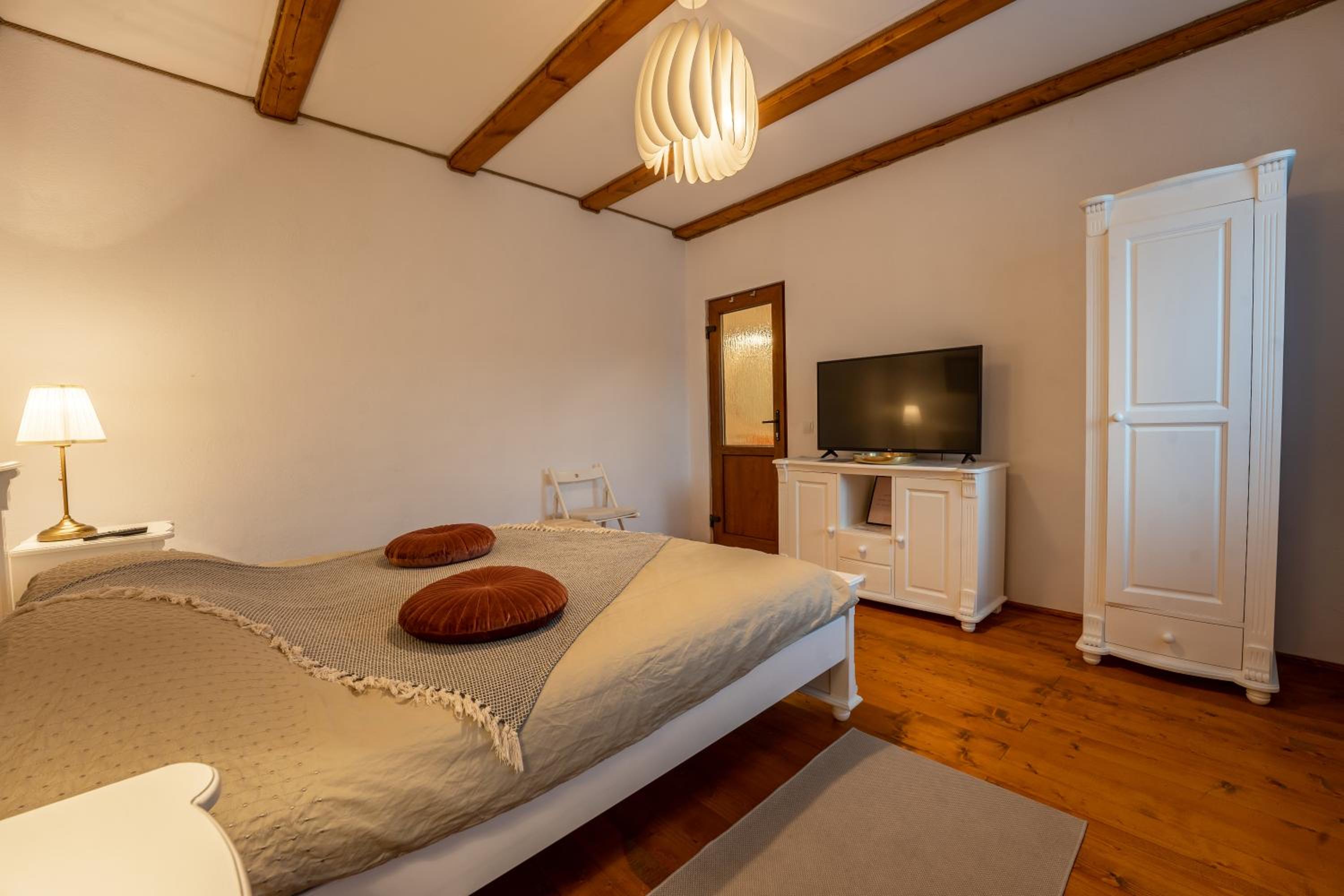 Standard King Room - Photo 4