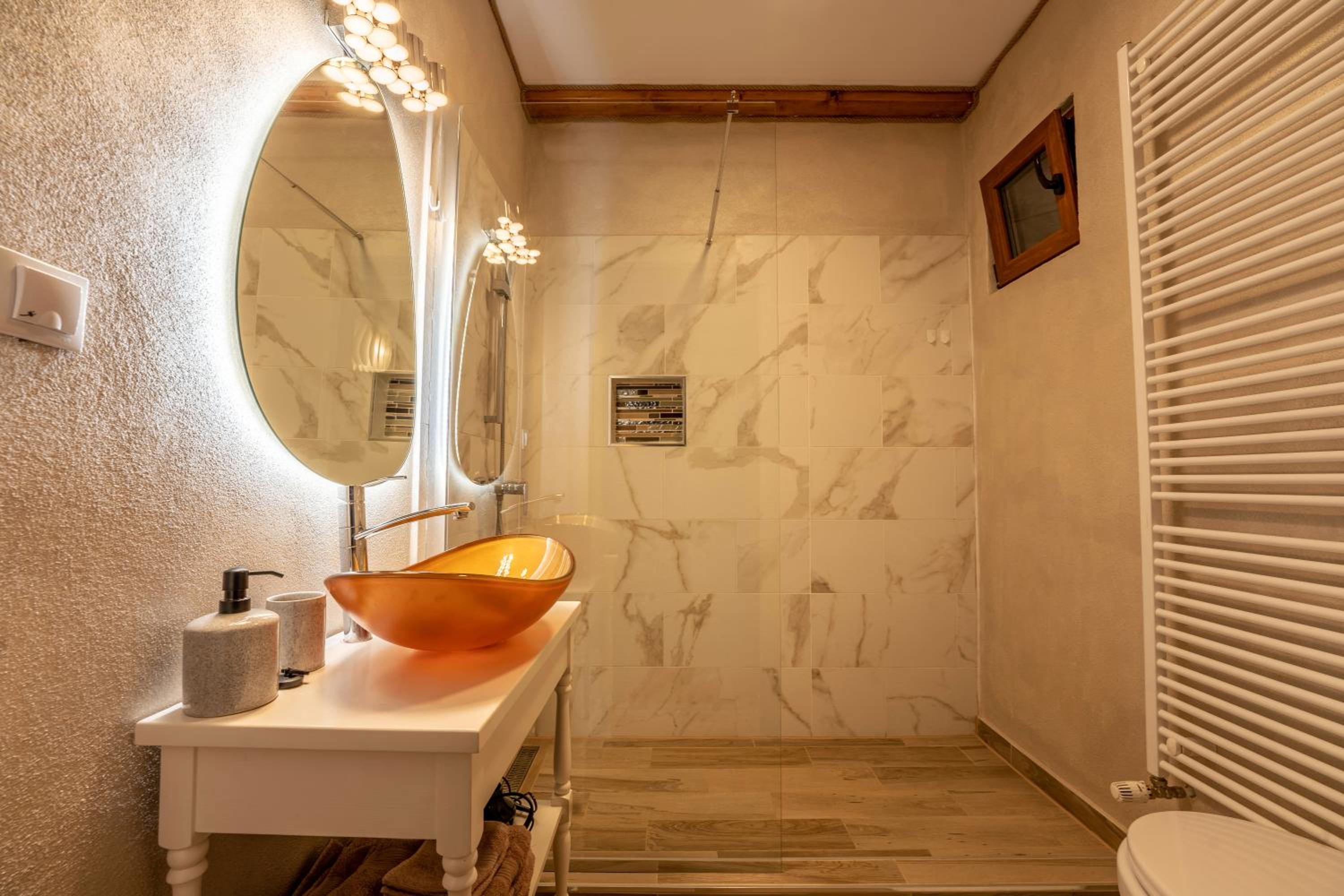 Standard King Room - Photo 5