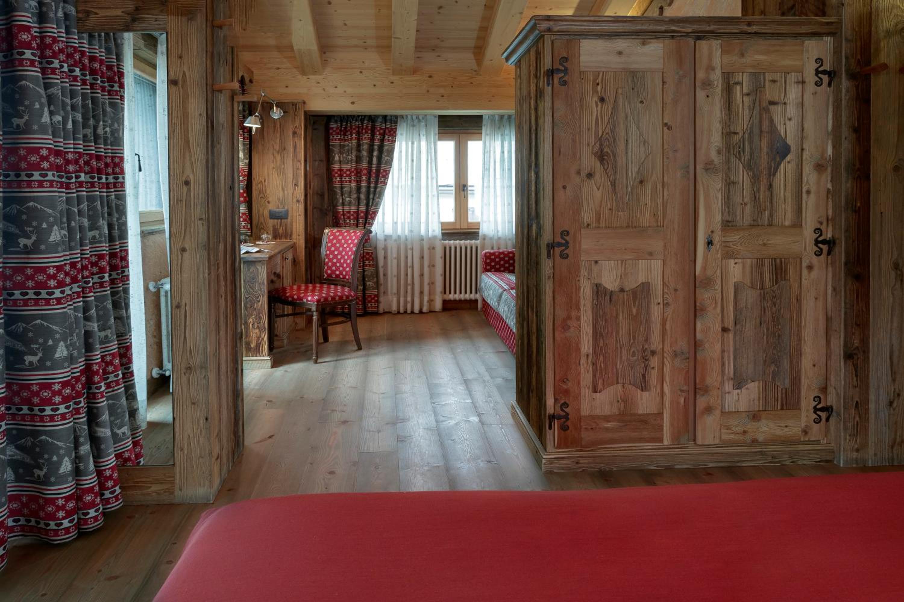 Suite with Spa Access photo 2