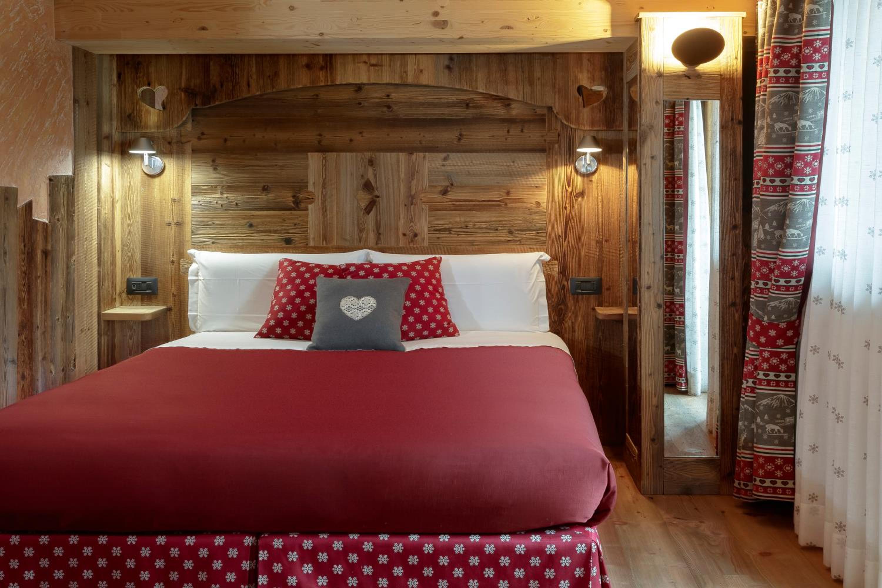 Suite with Spa Access photo 3