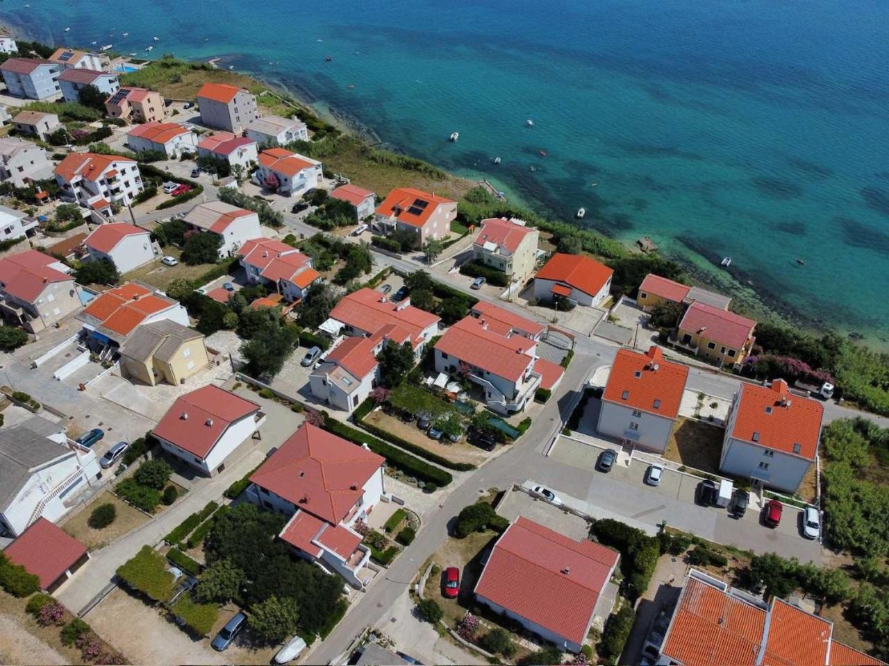 Four-Bedroom Apartment with Sea View - Photo 20