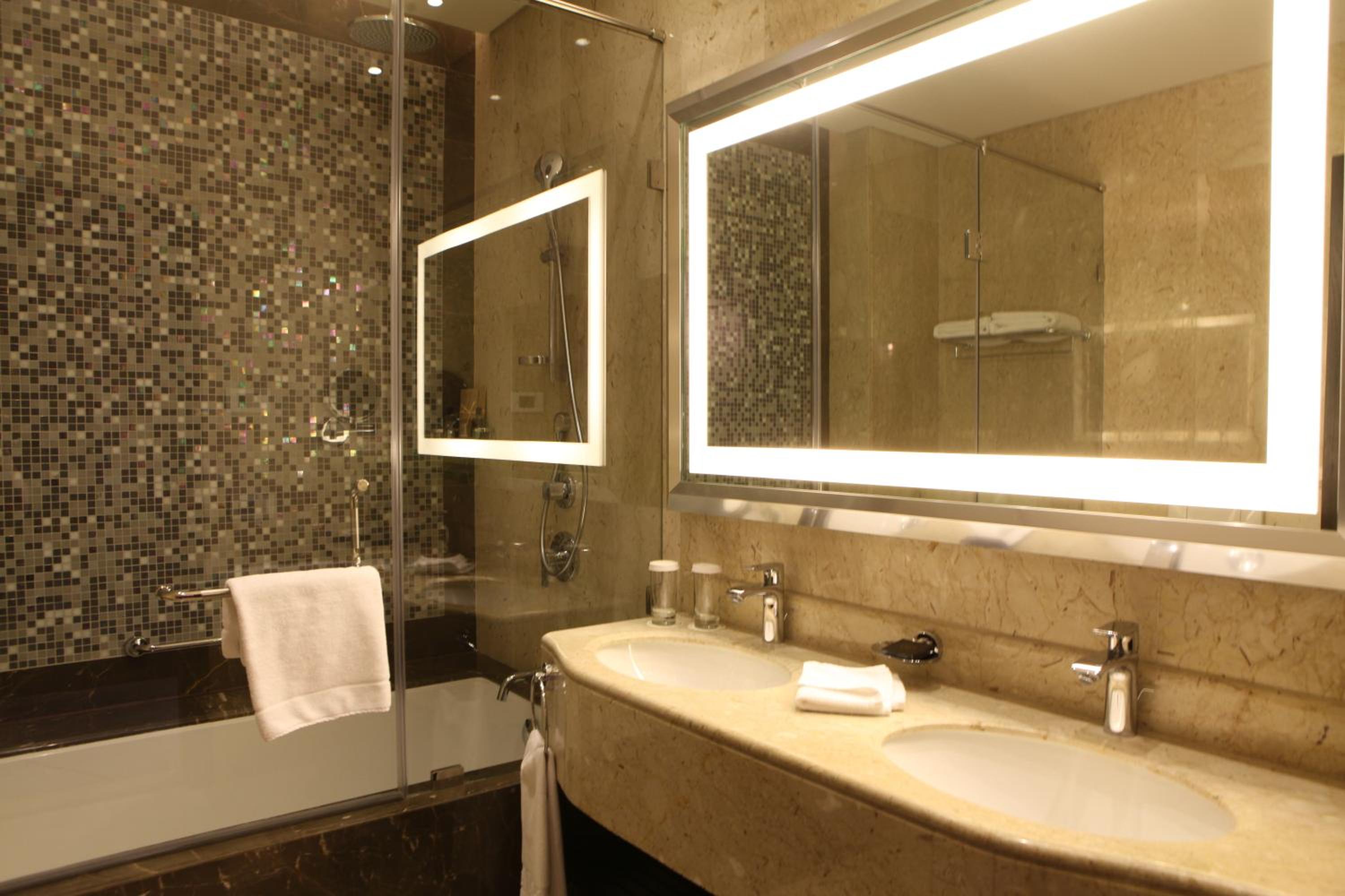 Junior Suite with Two Double Beds photo 3