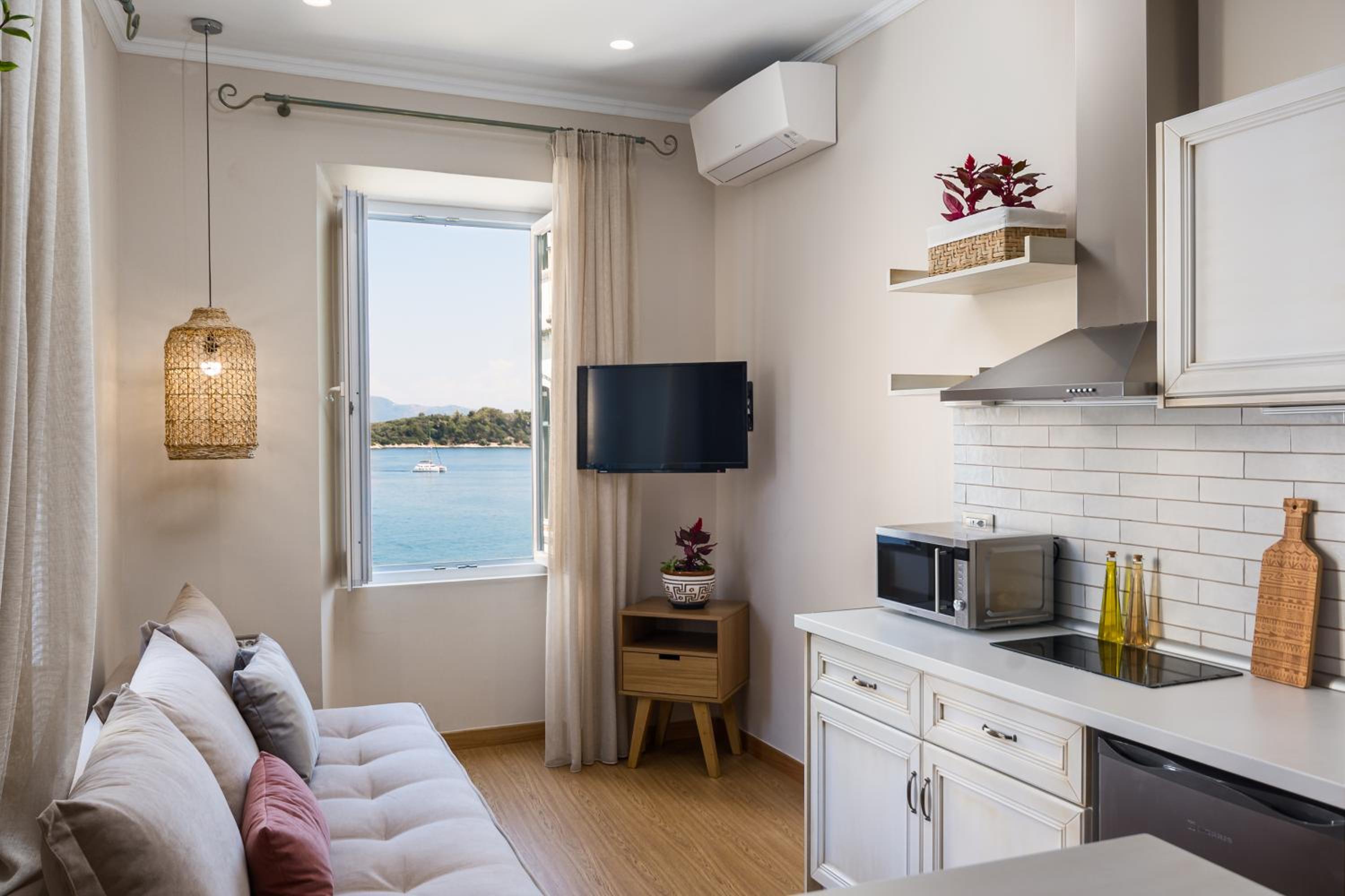 Suite with Seaview (no Βalcony) photo 1