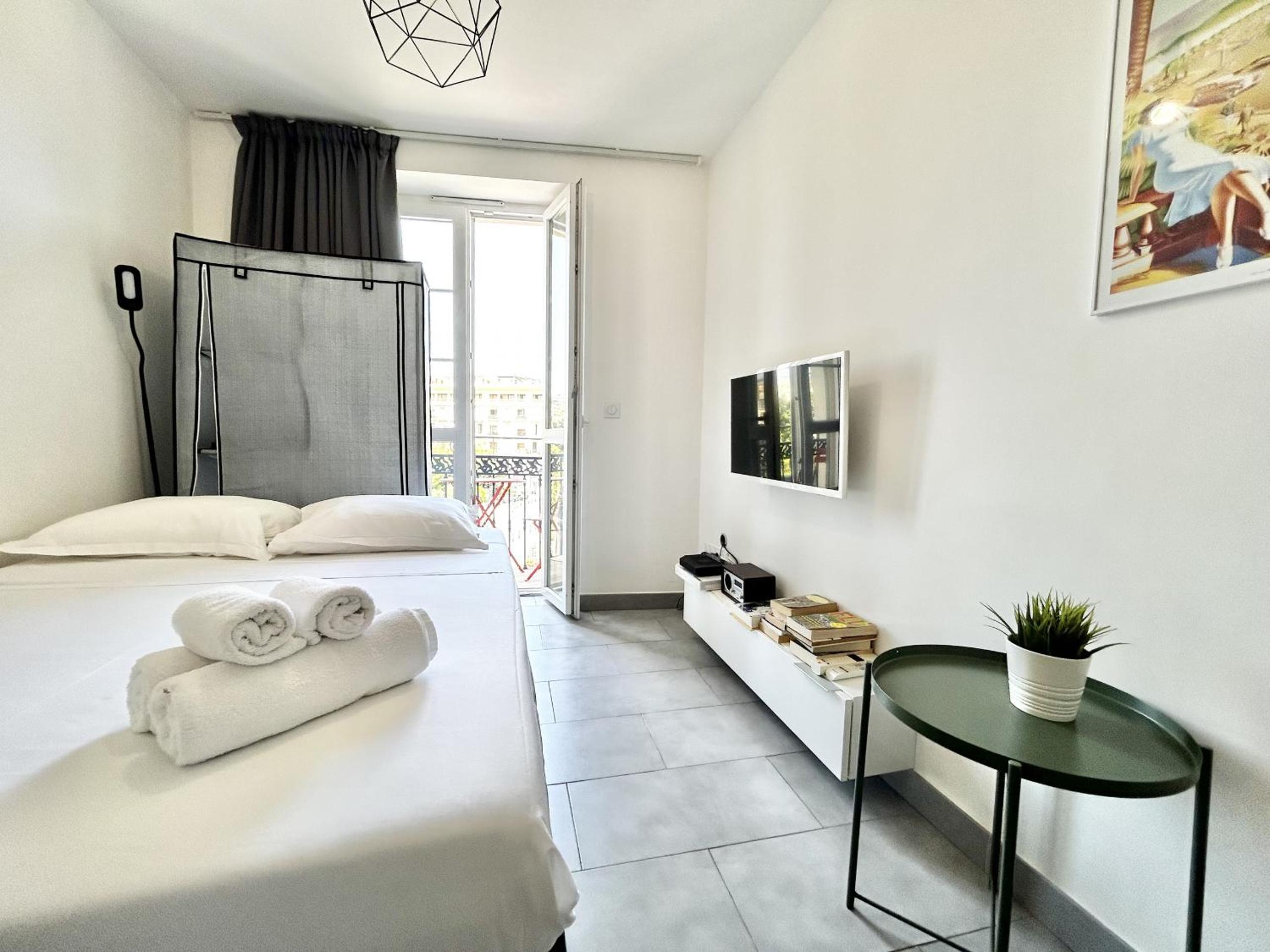 Studio With Balcony