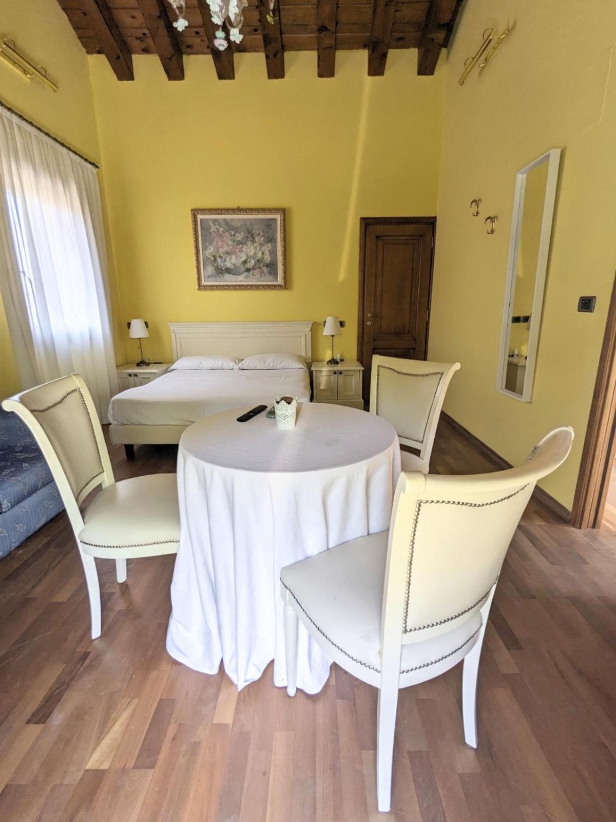 Double Room with Private Bathroom photo 3