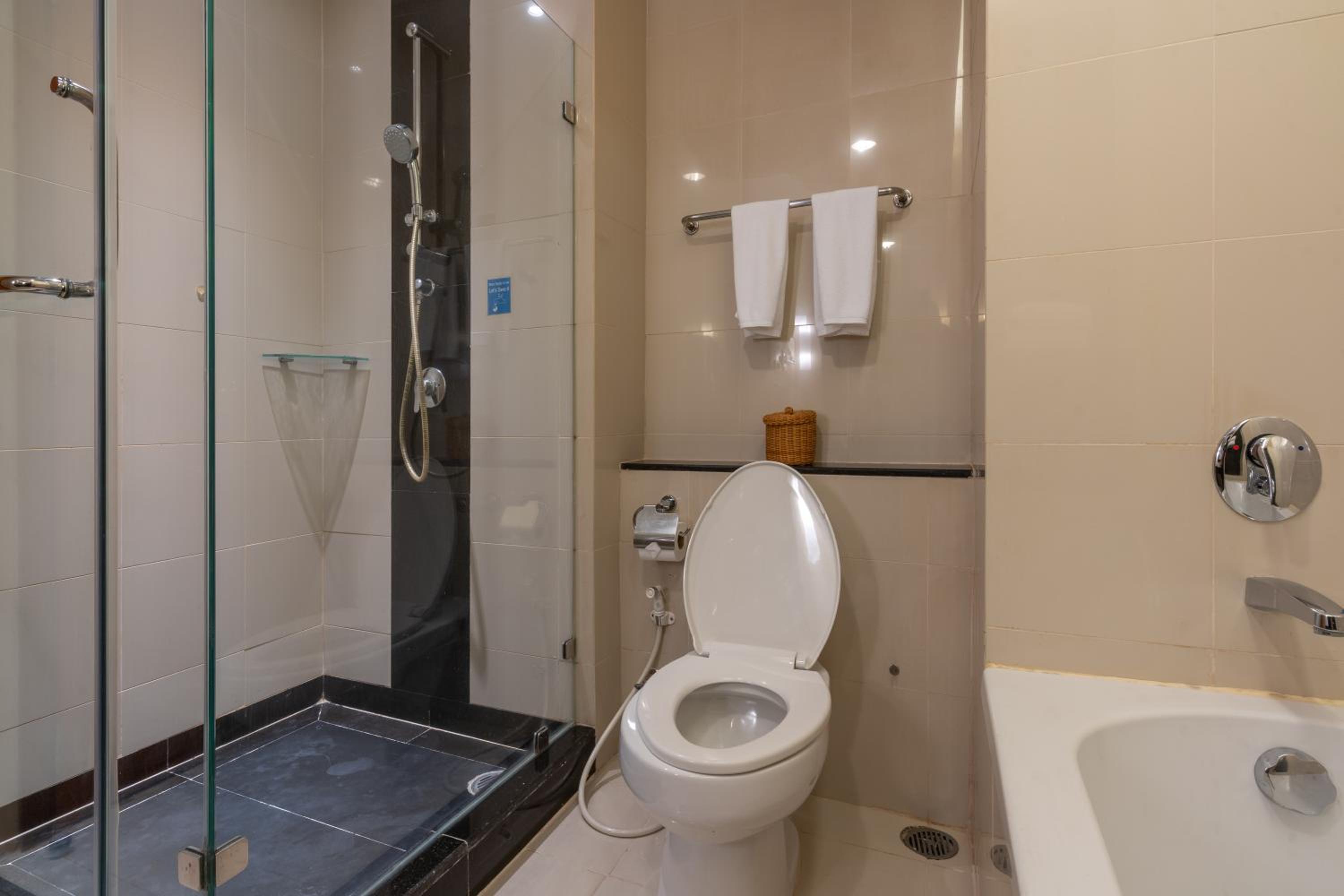 One-Bedroom Suite - Photo 9