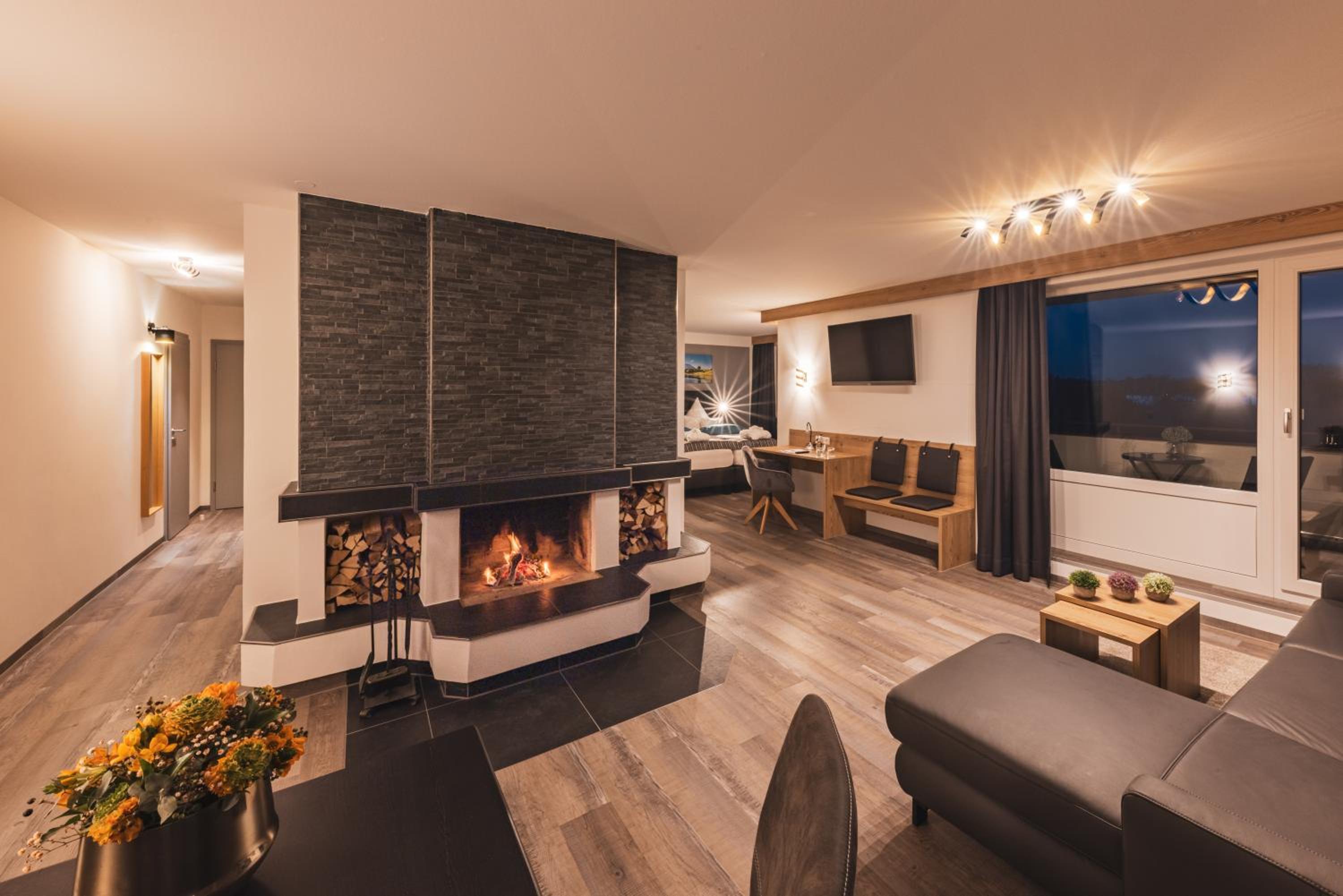 Suite - Photo 1