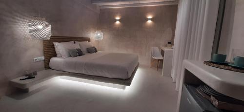 Deluxe Double Room with Side Sea View photo 1