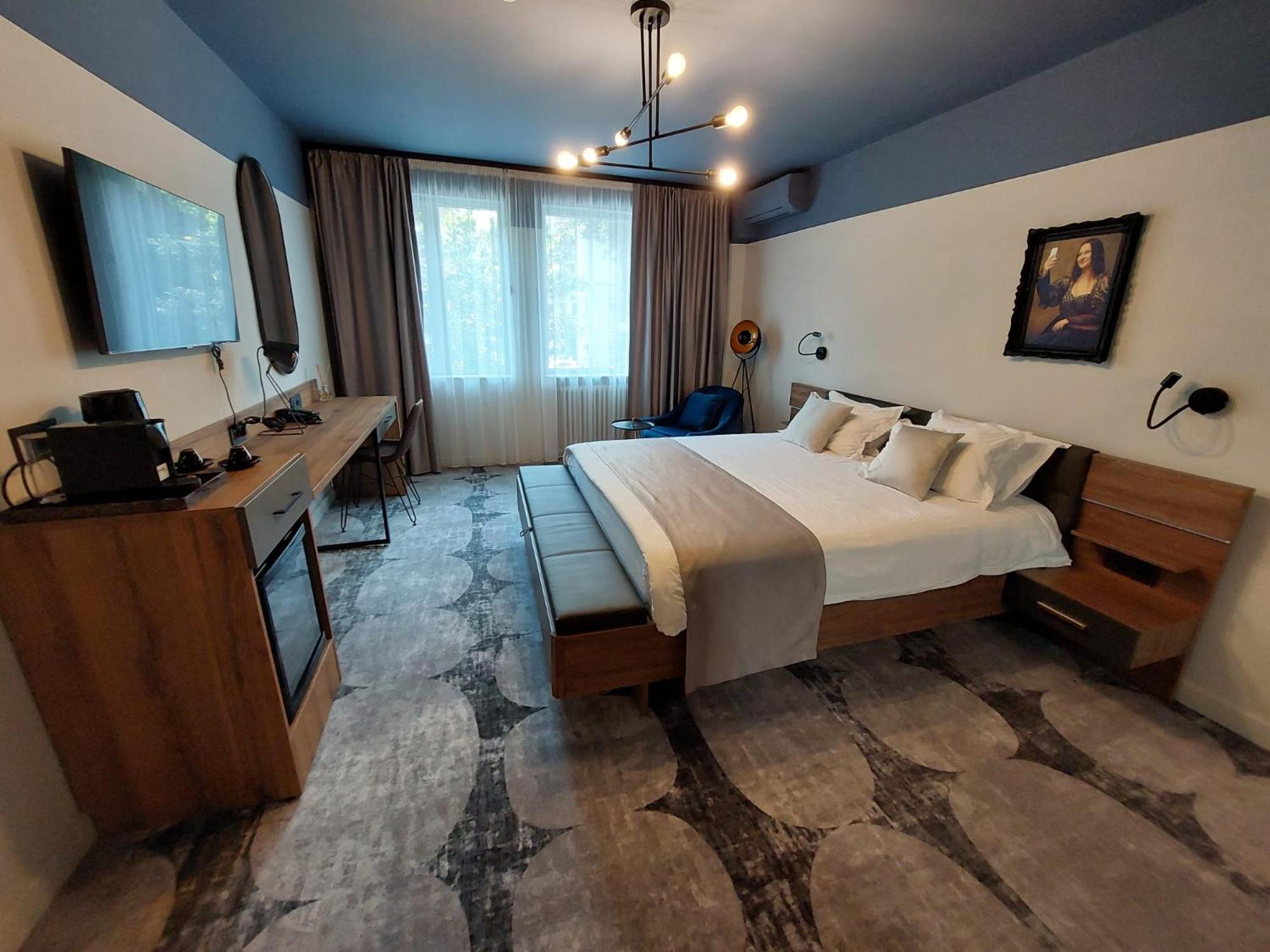 Superior King Suite - Photo 2