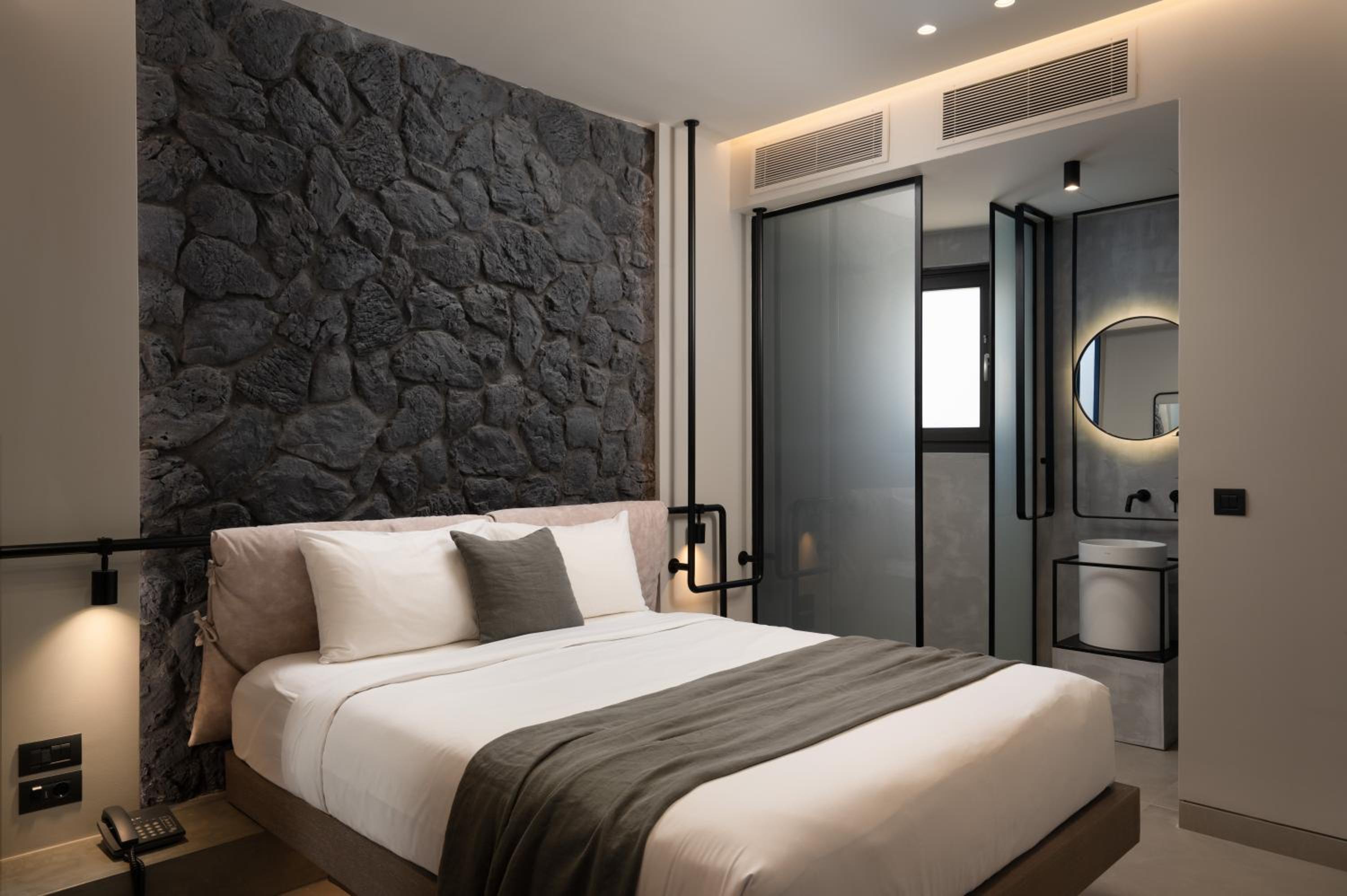 Honeymoon Suite with Outdoor heated private Jetted tub and Sea View - Photo 3