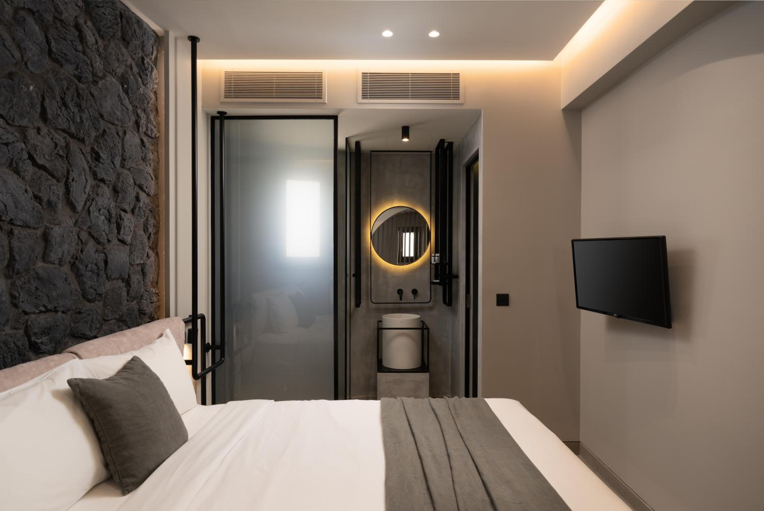 Honeymoon Suite with Outdoor heated private Jetted tub and Sea View - Photo 14