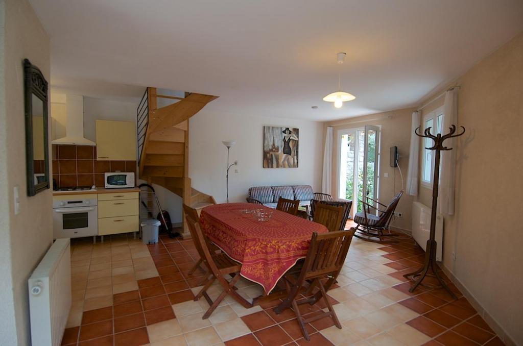 Two-Bedroom House with Garden and Terrace "Christina Ouest" photo 2