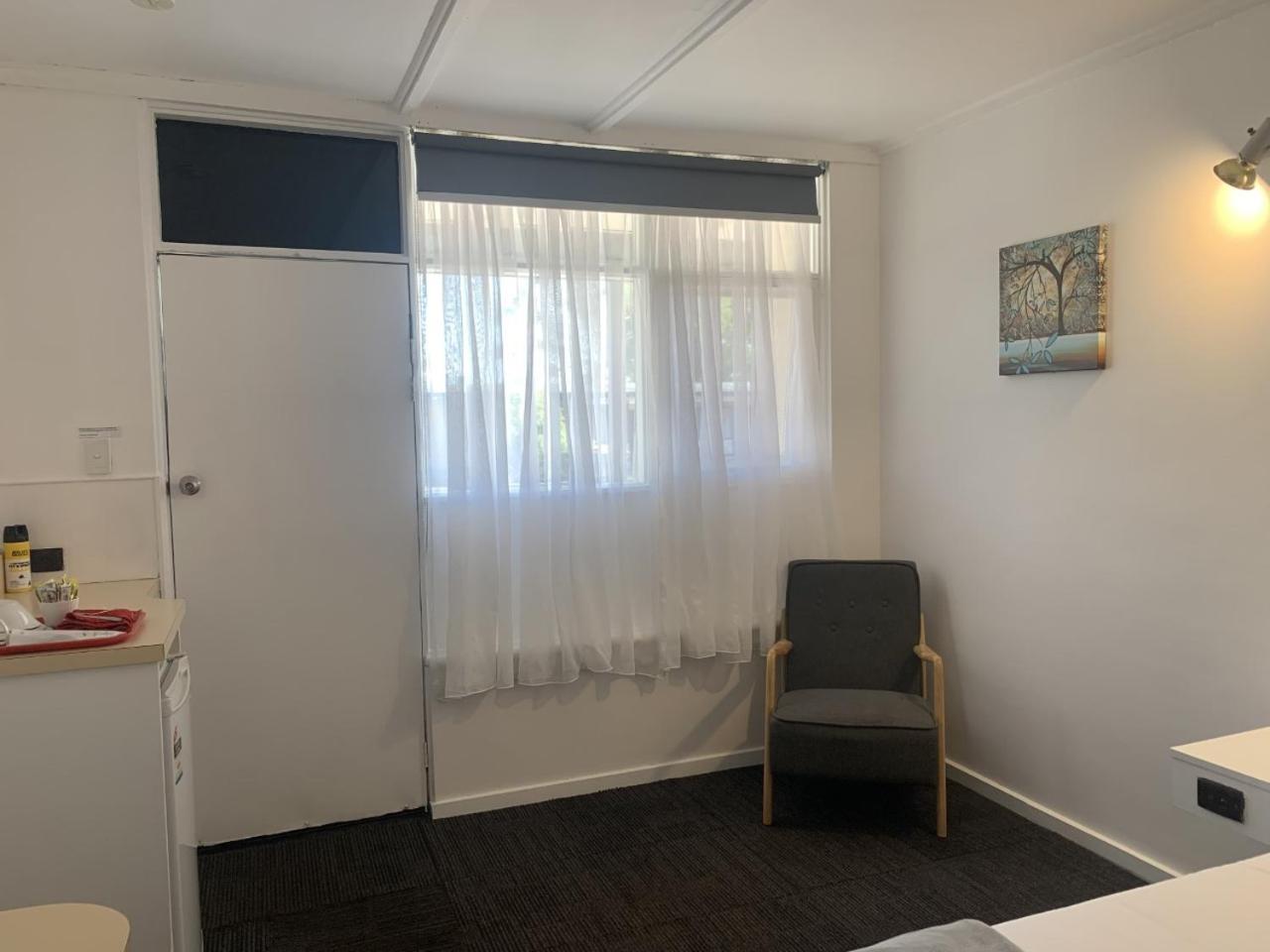 Standard Queen Room photo 3