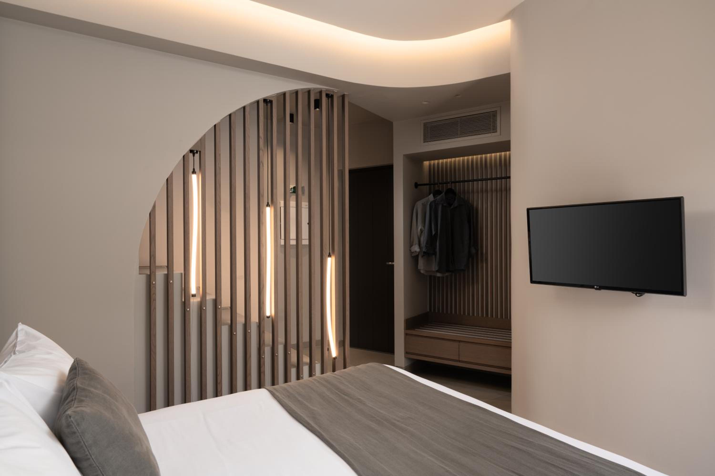 Honeymoon Suite with Outdoor heated private Jetted tub and Sea View - Photo 24