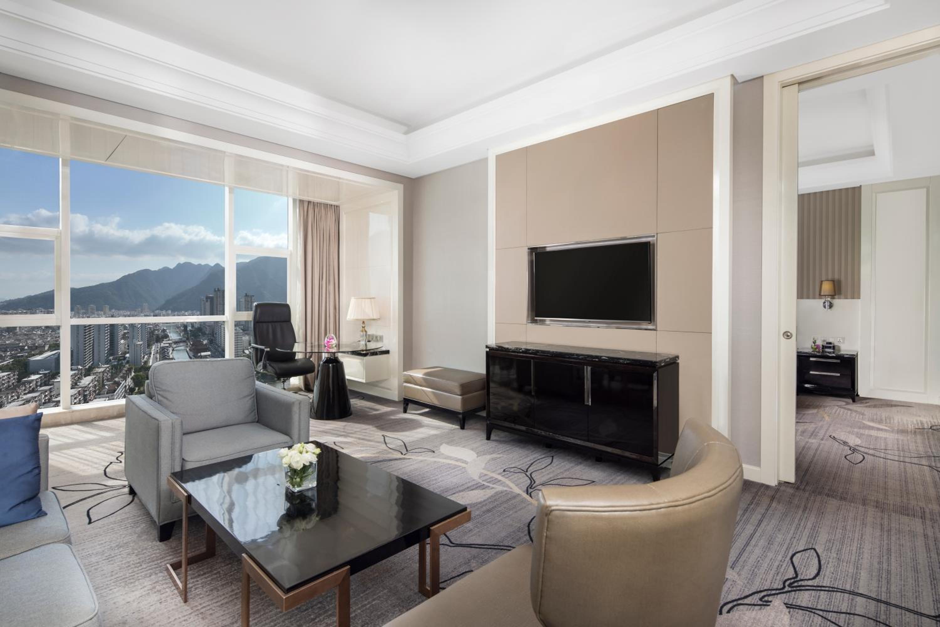 Junior King Suite with Lounge Access