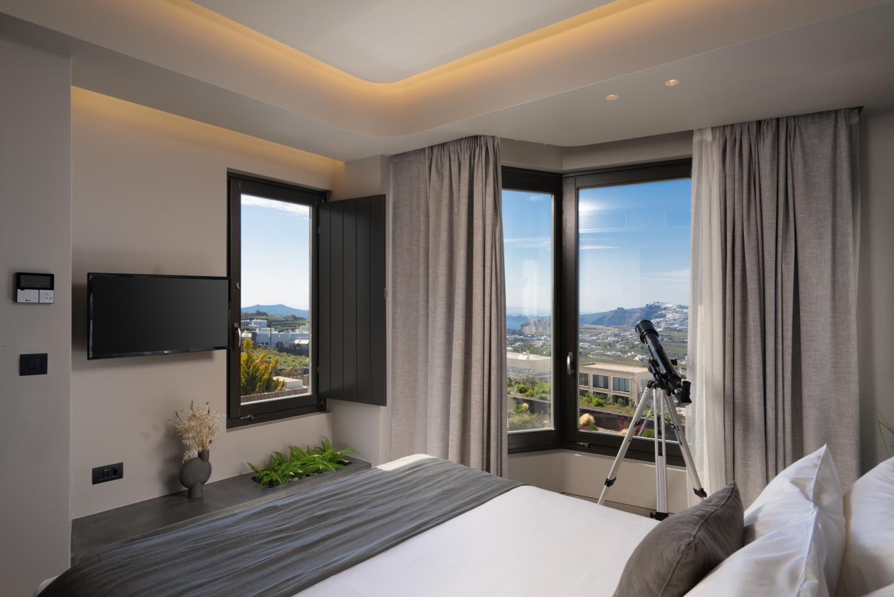 Deluxe Suite with Outdoor Private Plunge Pool and Sea View - Photo 4