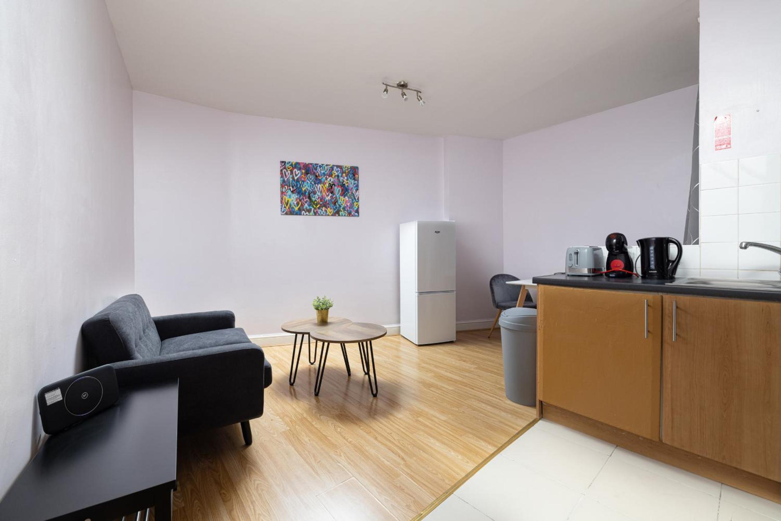 One-Bedroom Apartment photo 3