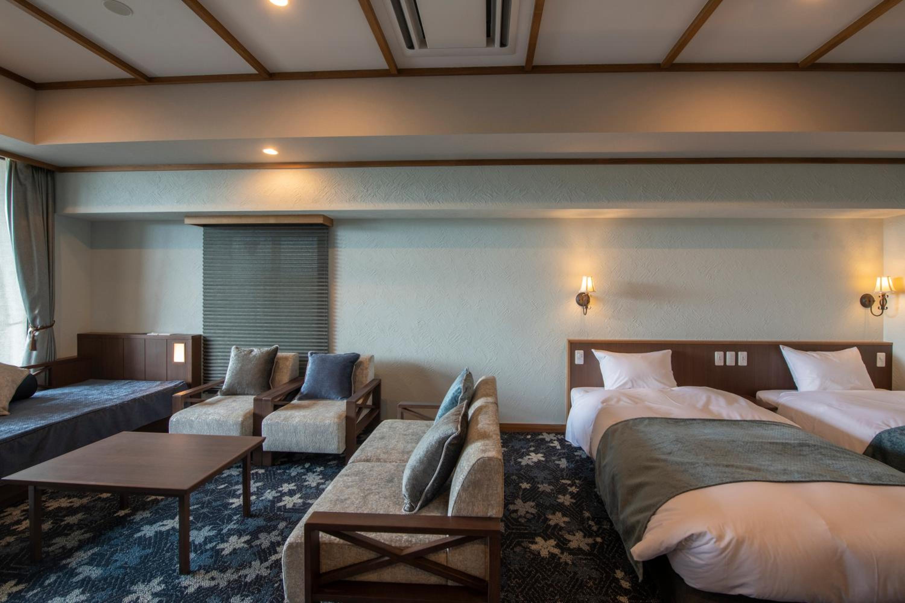 (Quad Room with Open-air Hot Spring Bath (Type C) - Photo 12