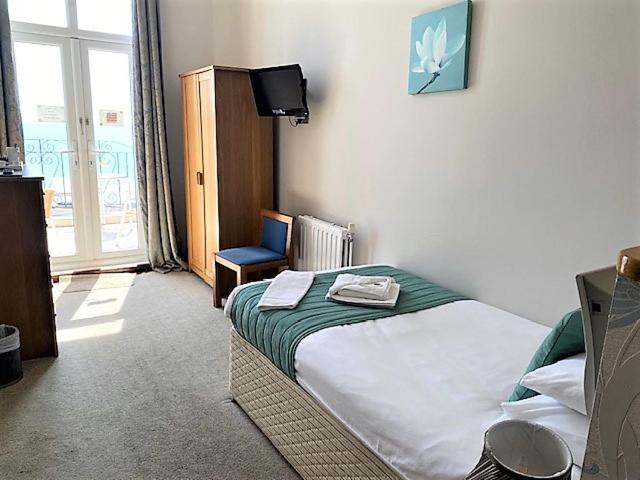 Single Room with Shared Balcony