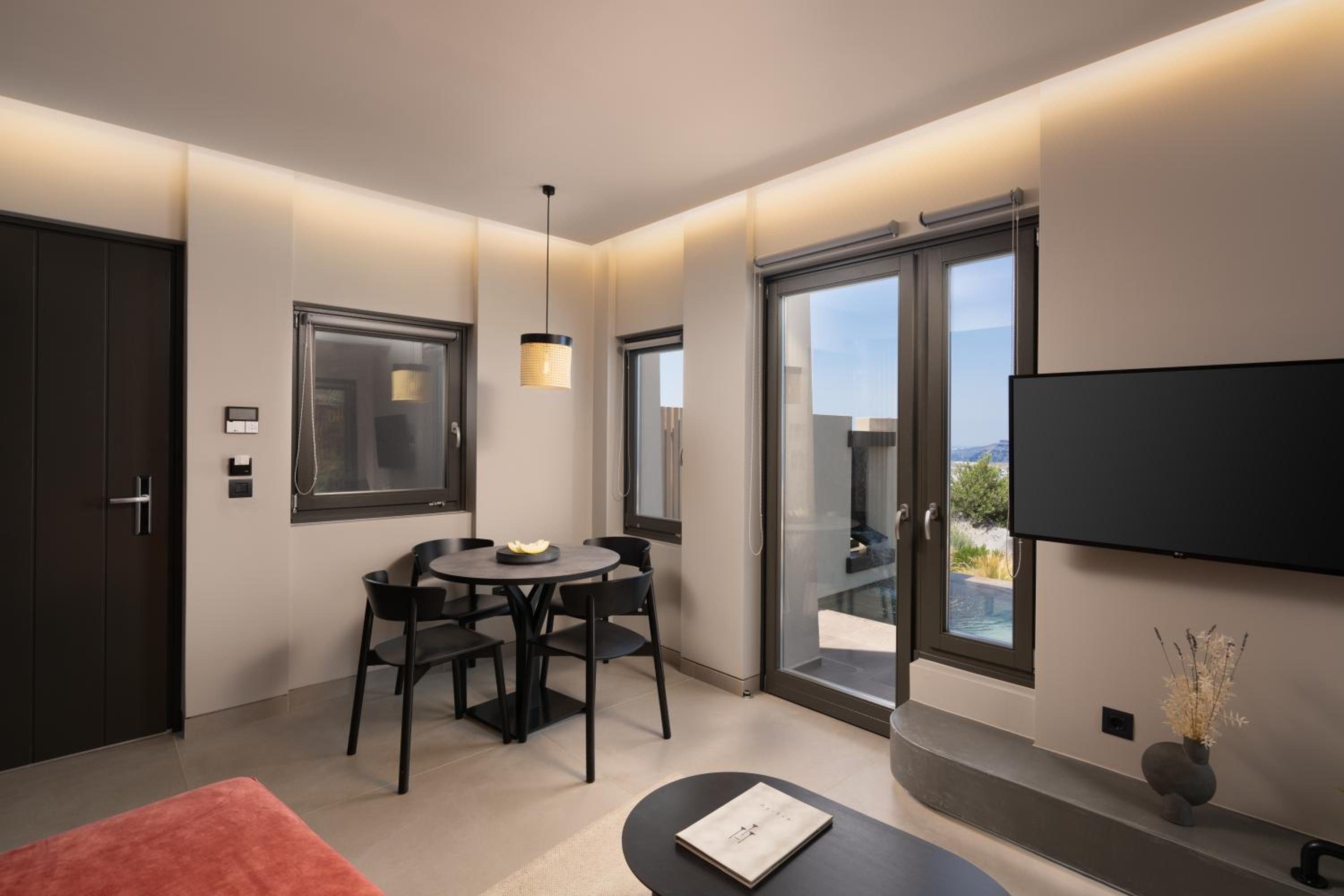 Exclusive Suite with Outdoor Private pool and Caldera View - Photo 3