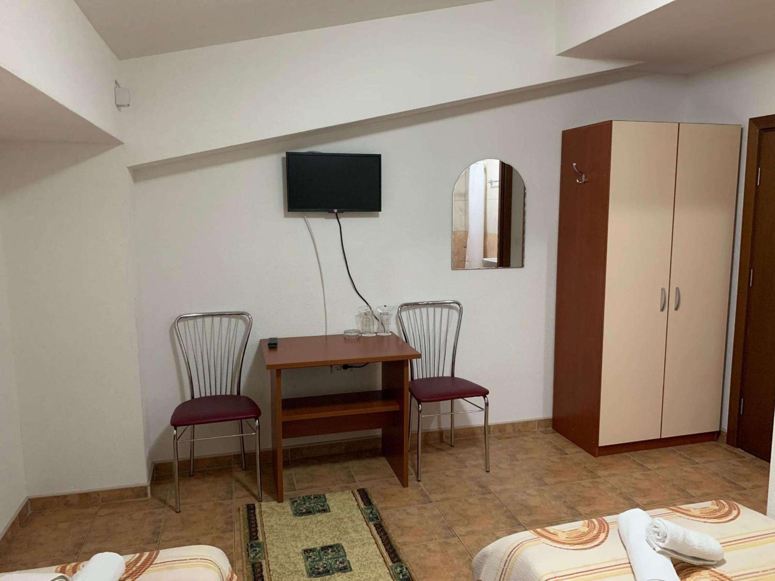 Standard Twin Room - Photo 5