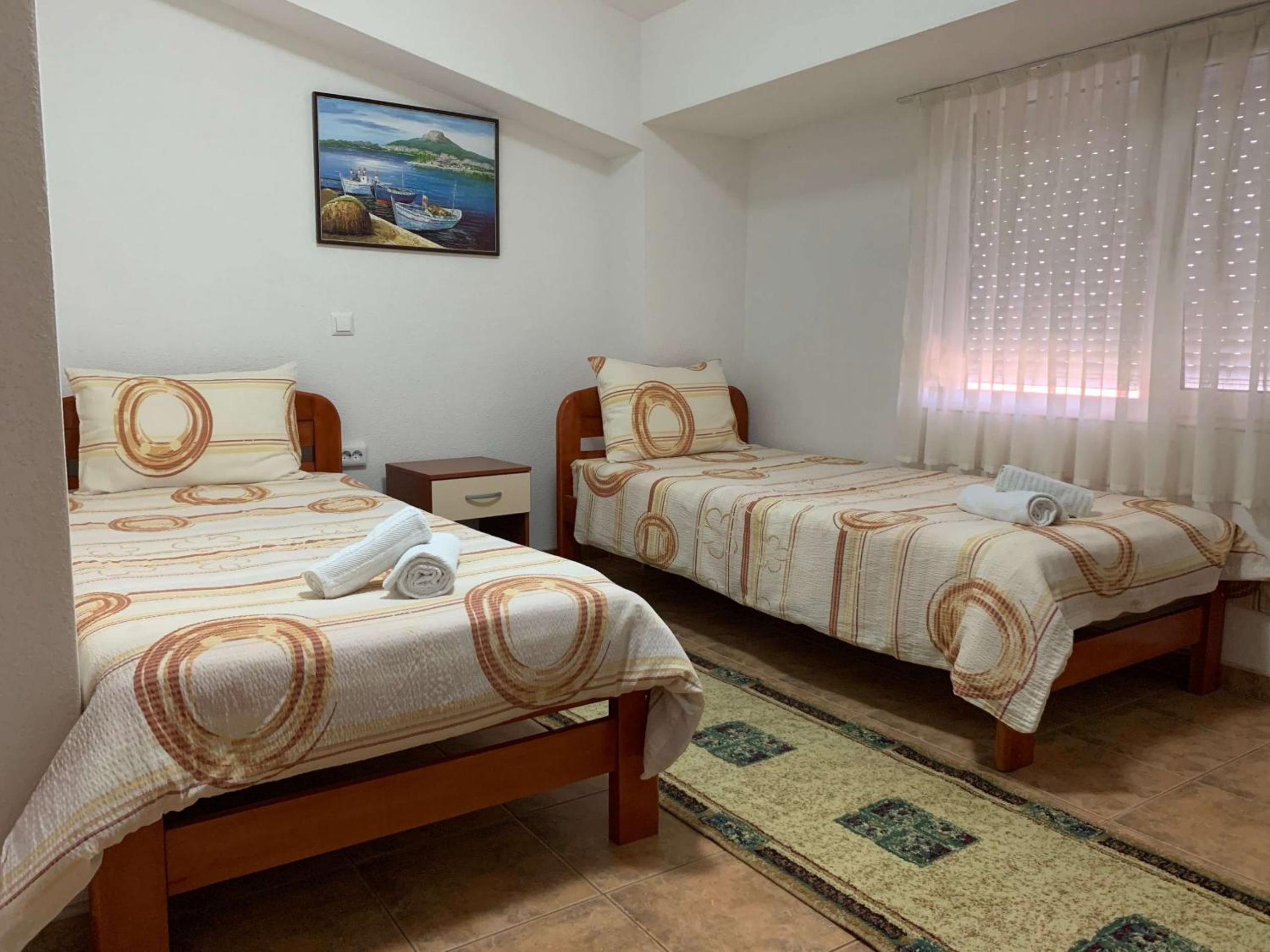 Standard Twin Room - Photo 1