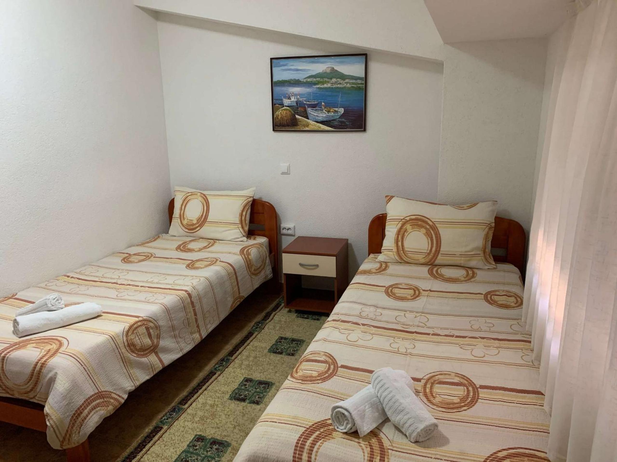 Standard Twin Room - Photo 2
