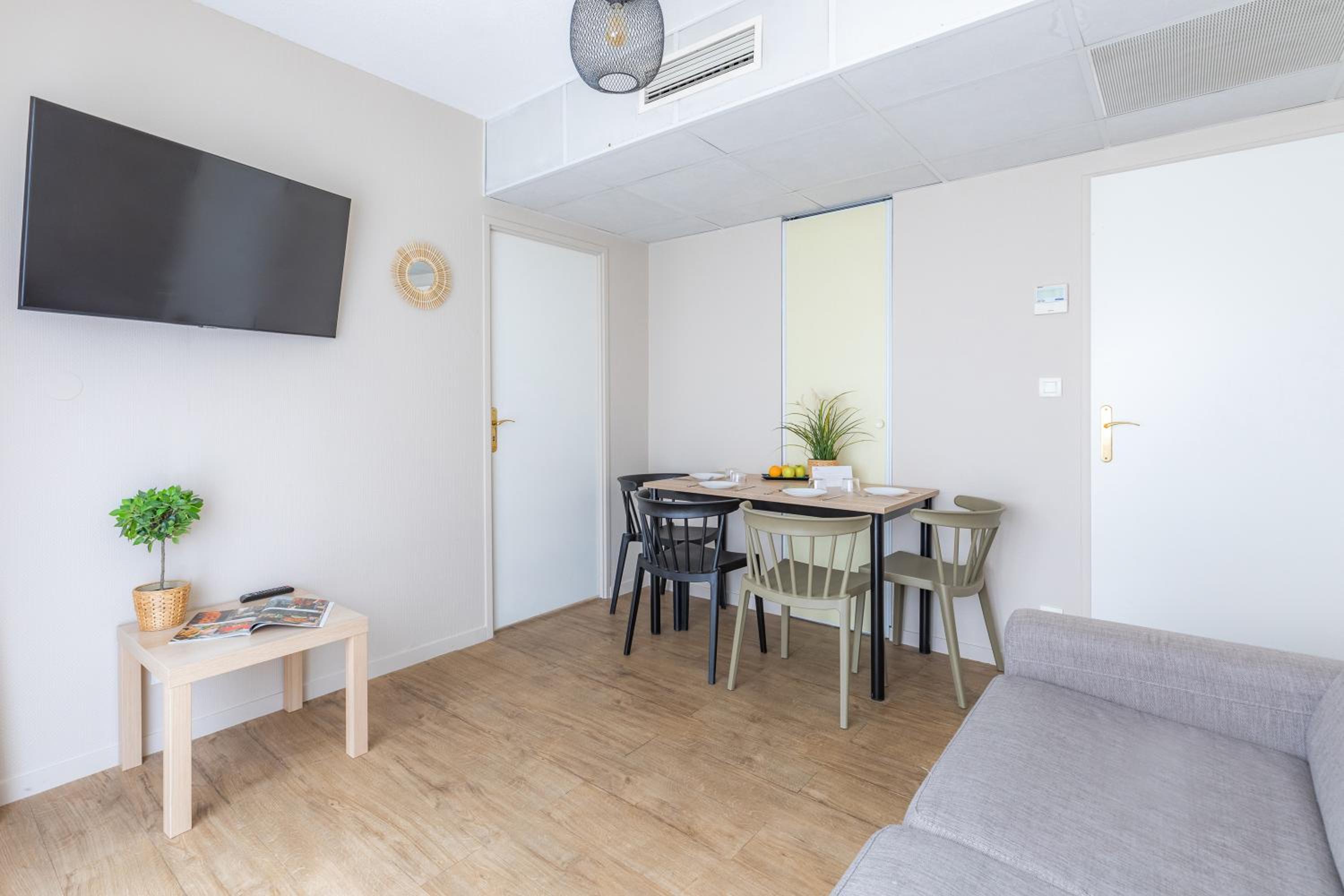 Apartment - Photo 4
