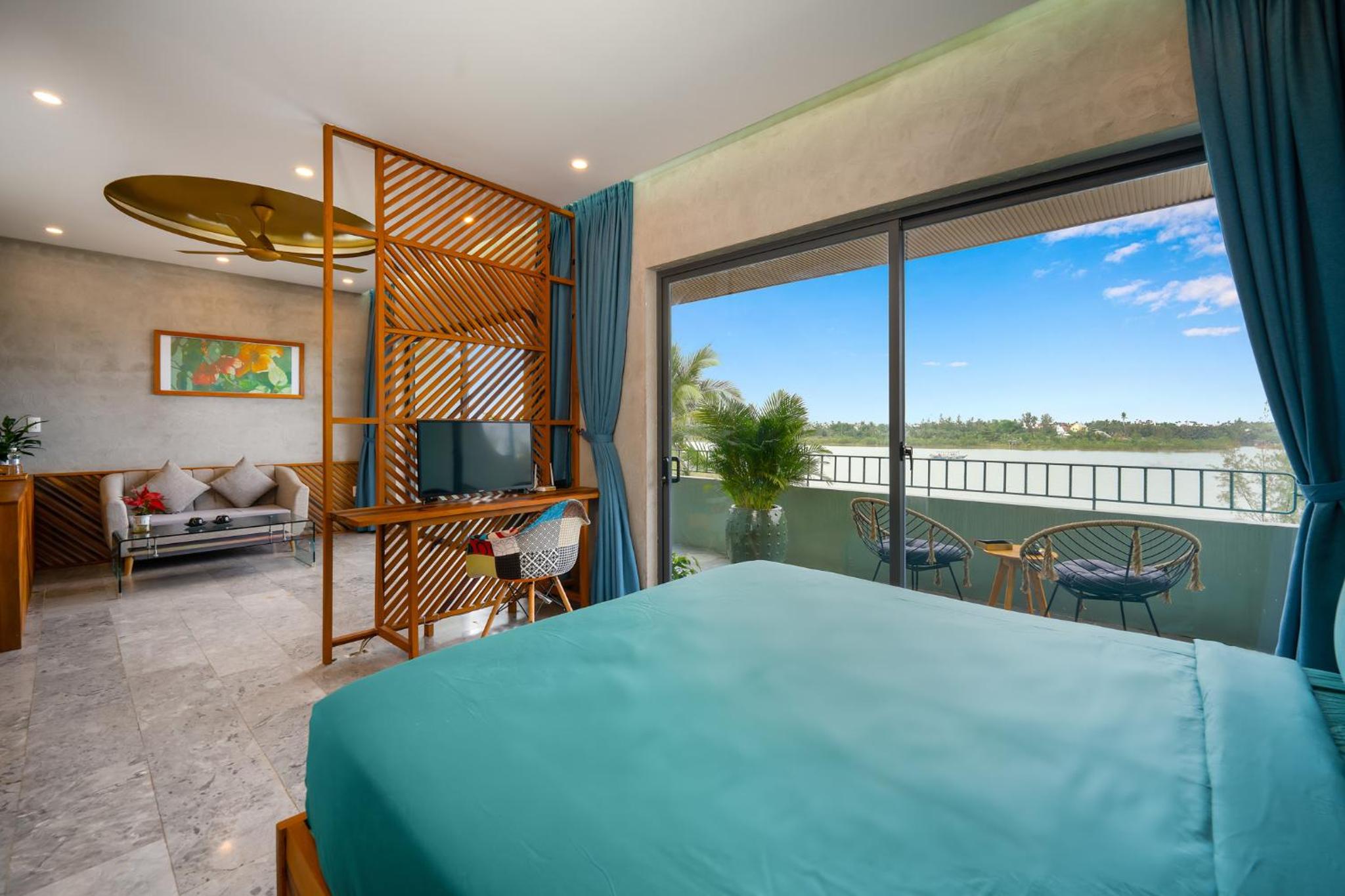 Studio with Balcony