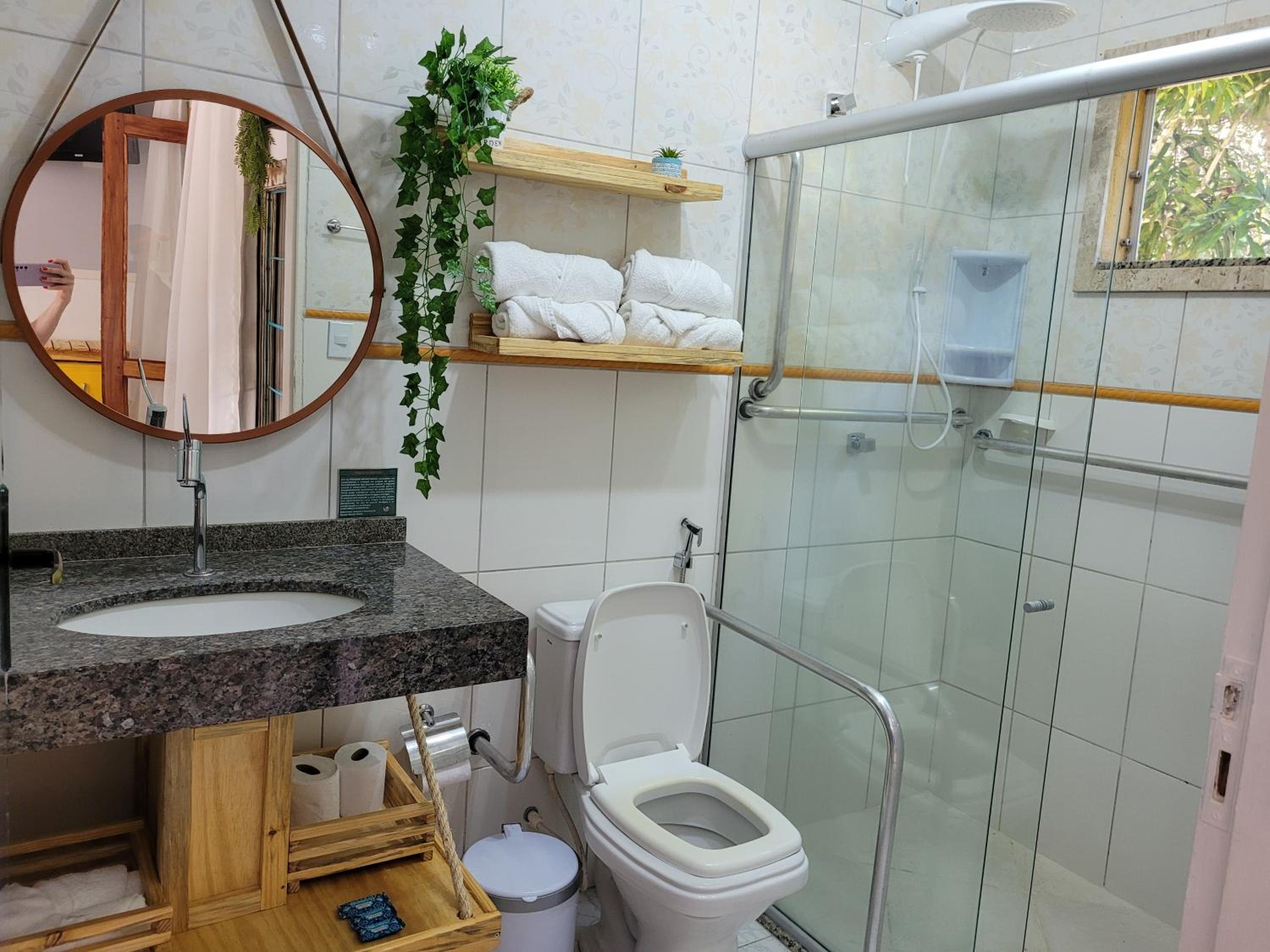 Quadruple Room - Disability Access - Photo 7