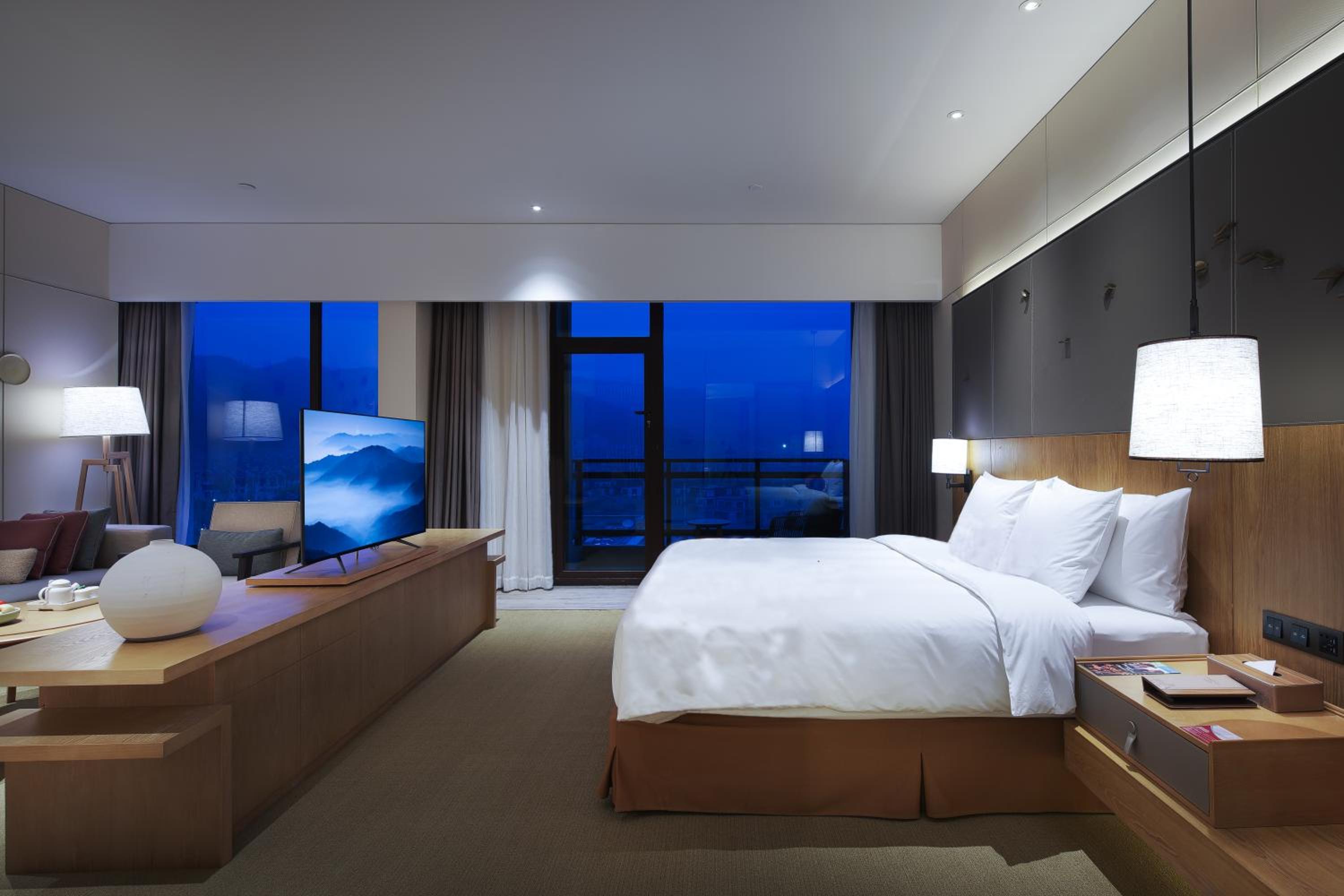 Junior King Suite