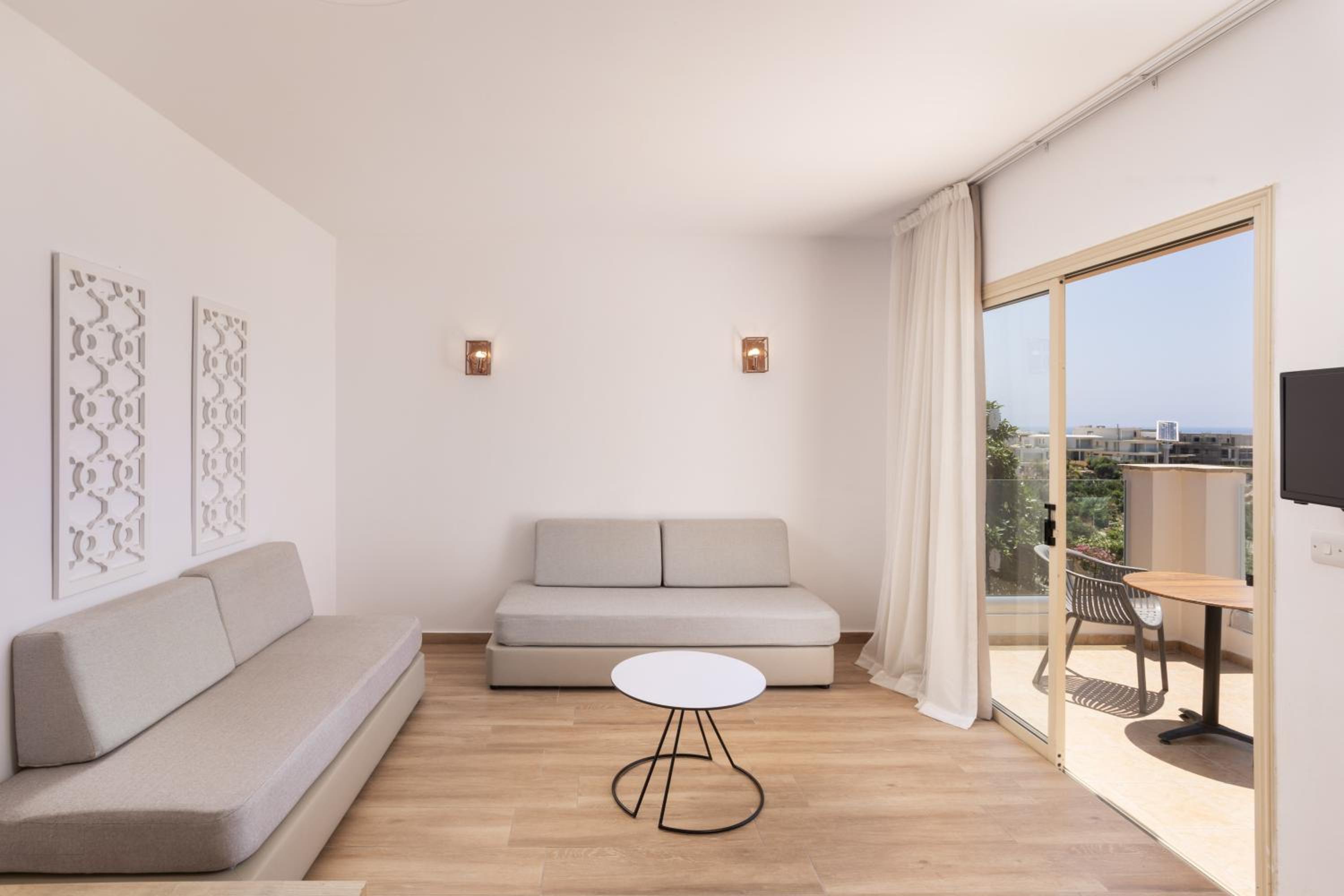 One Bedroom Apartment Side Sea View - Photo 4