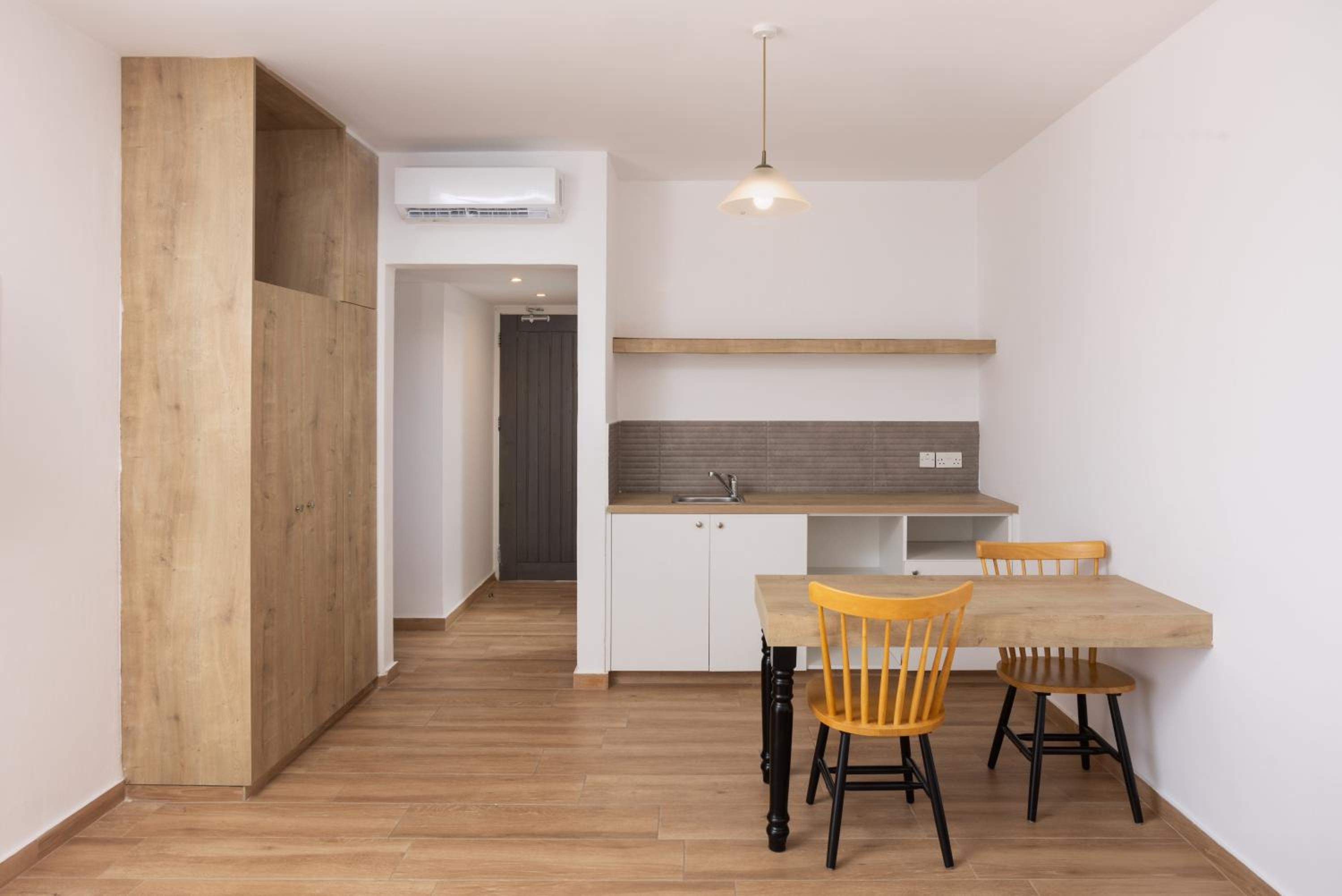 One-Bedroom Apartment - Photo 5