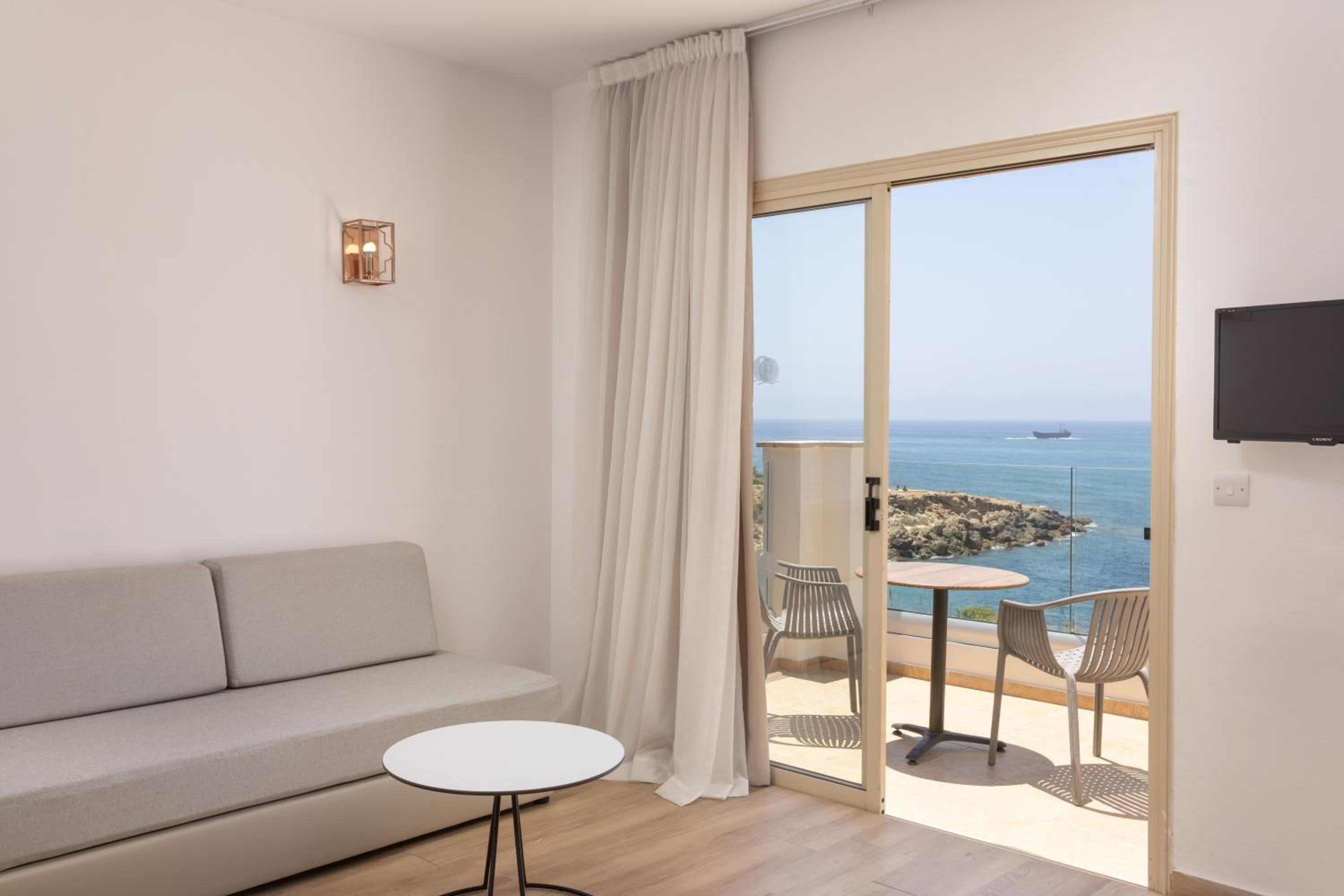 One Bedroom Apartment Sea View - Photo 3
