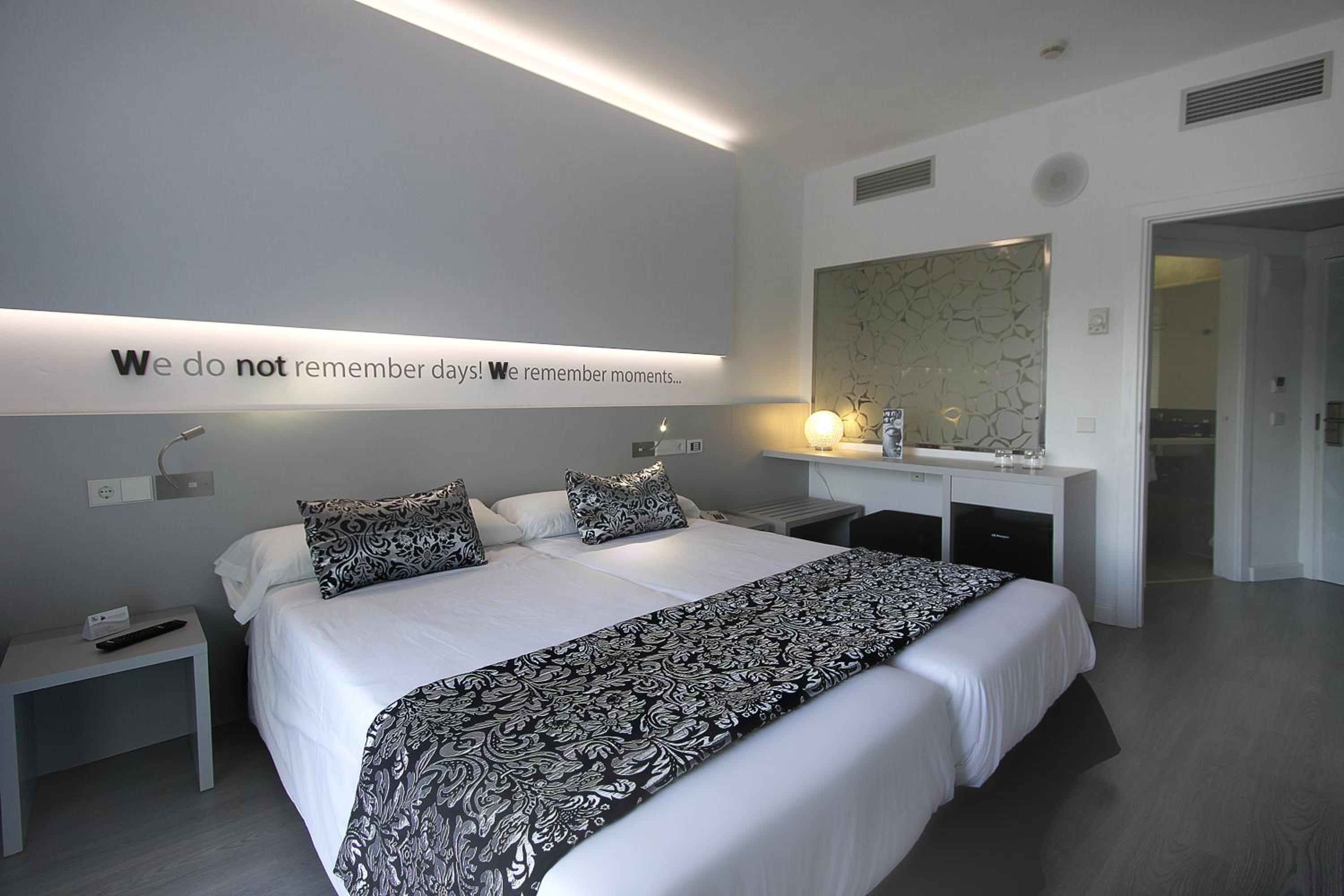 Double Room with Partial Sea View