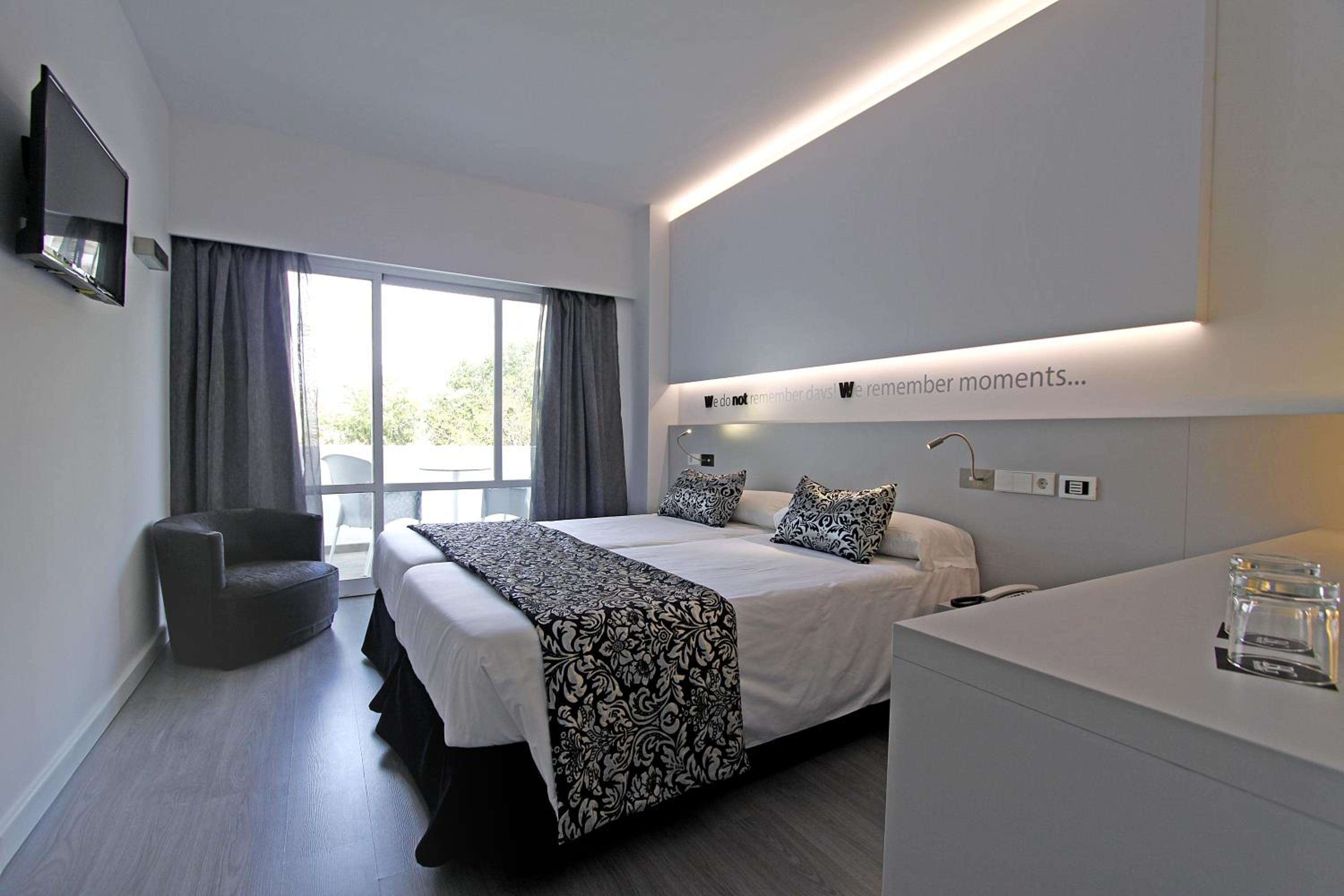 Junior Suite with Spa Access thumbnail 6