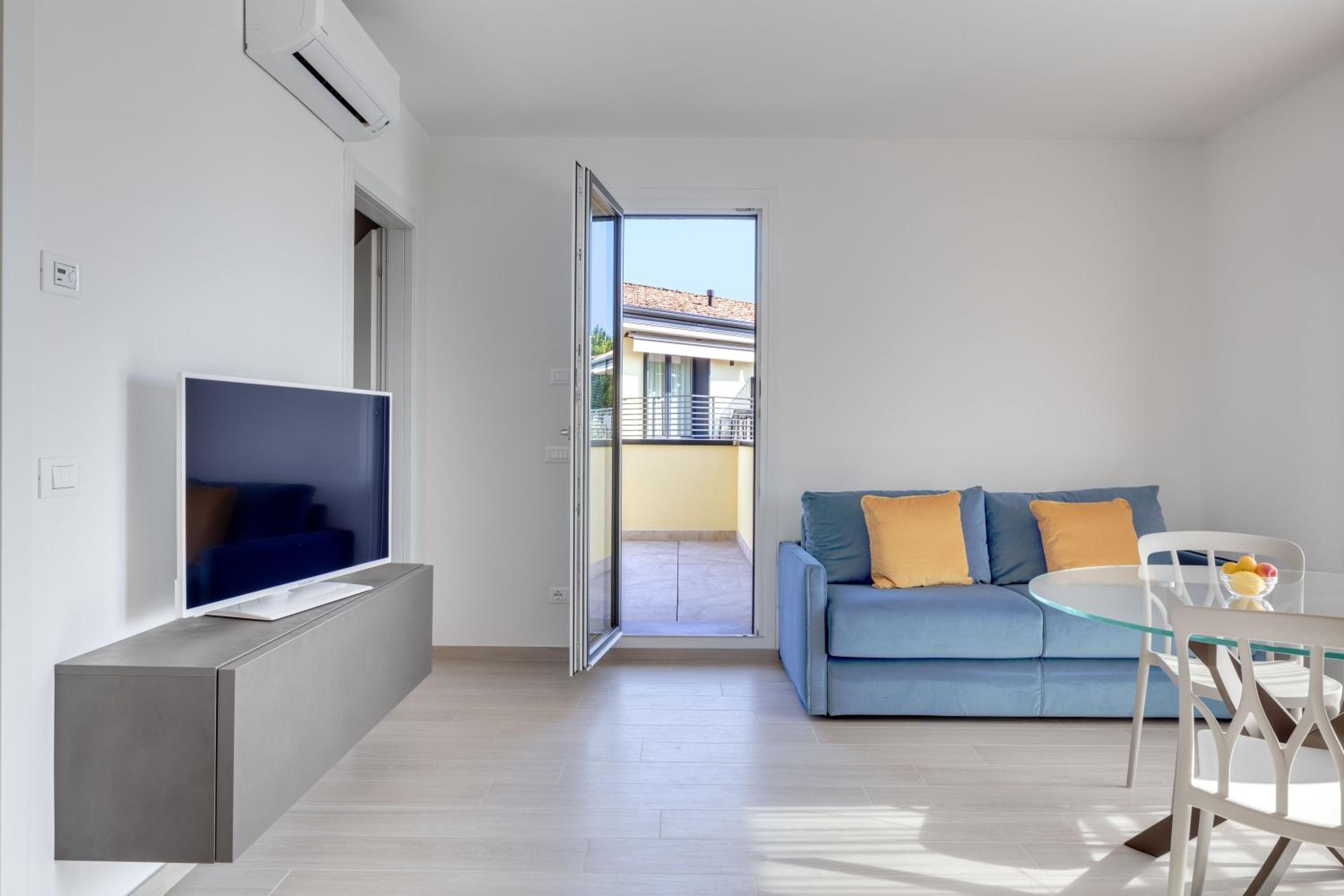 One Bedroom Deluxe Apartment photo 2