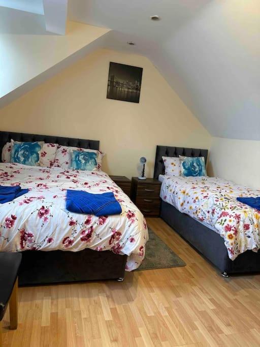Economy Triple Room photo 2