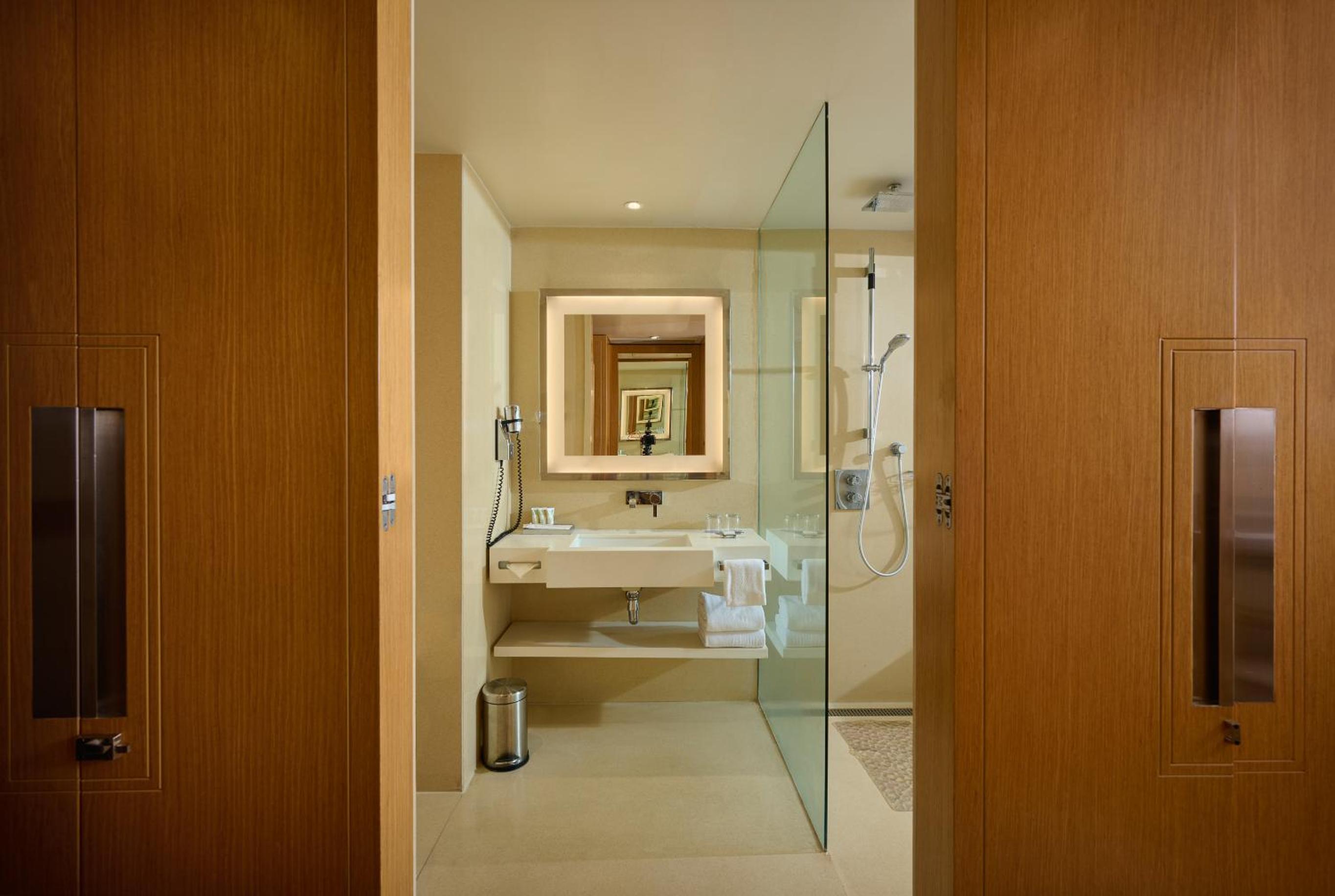 Superior Room with 2 Single Bed, Ocean View - Photo 2
