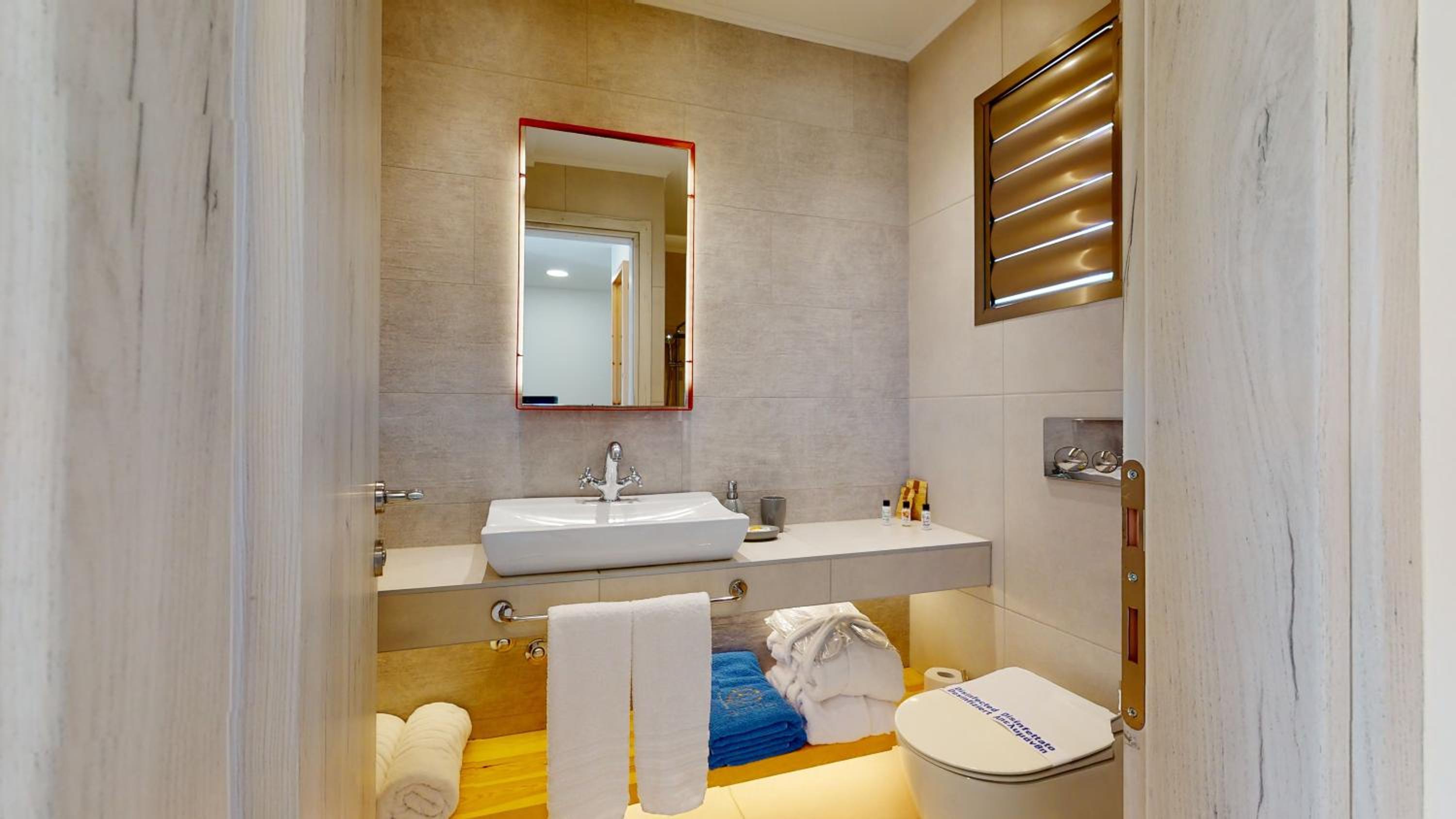 Superior Room - Photo 7