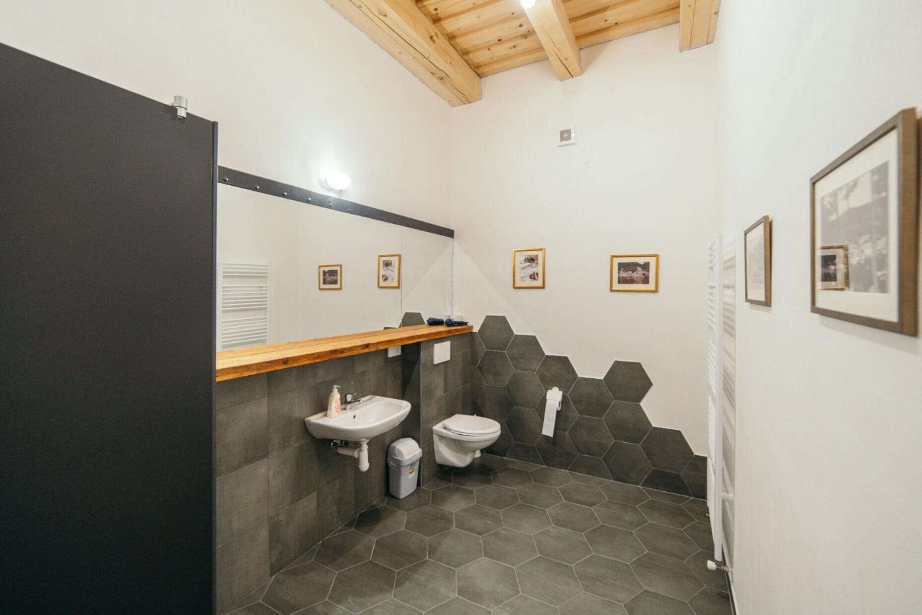 Double Room with Private Bathroom - Photo 2